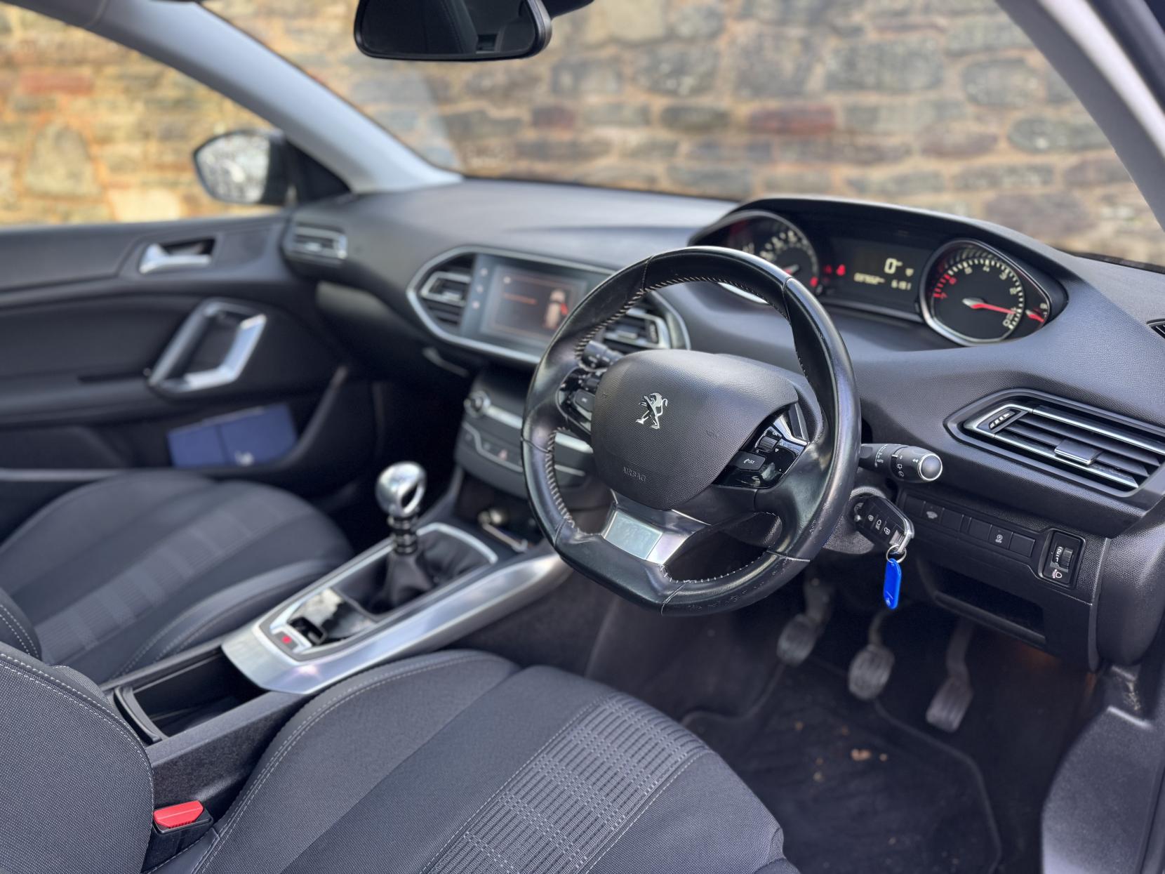 Peugeot 308 1.2 PureTech GPF Allure Hatchback 5dr Petrol Manual Euro 6 (s/s) (130 ps)