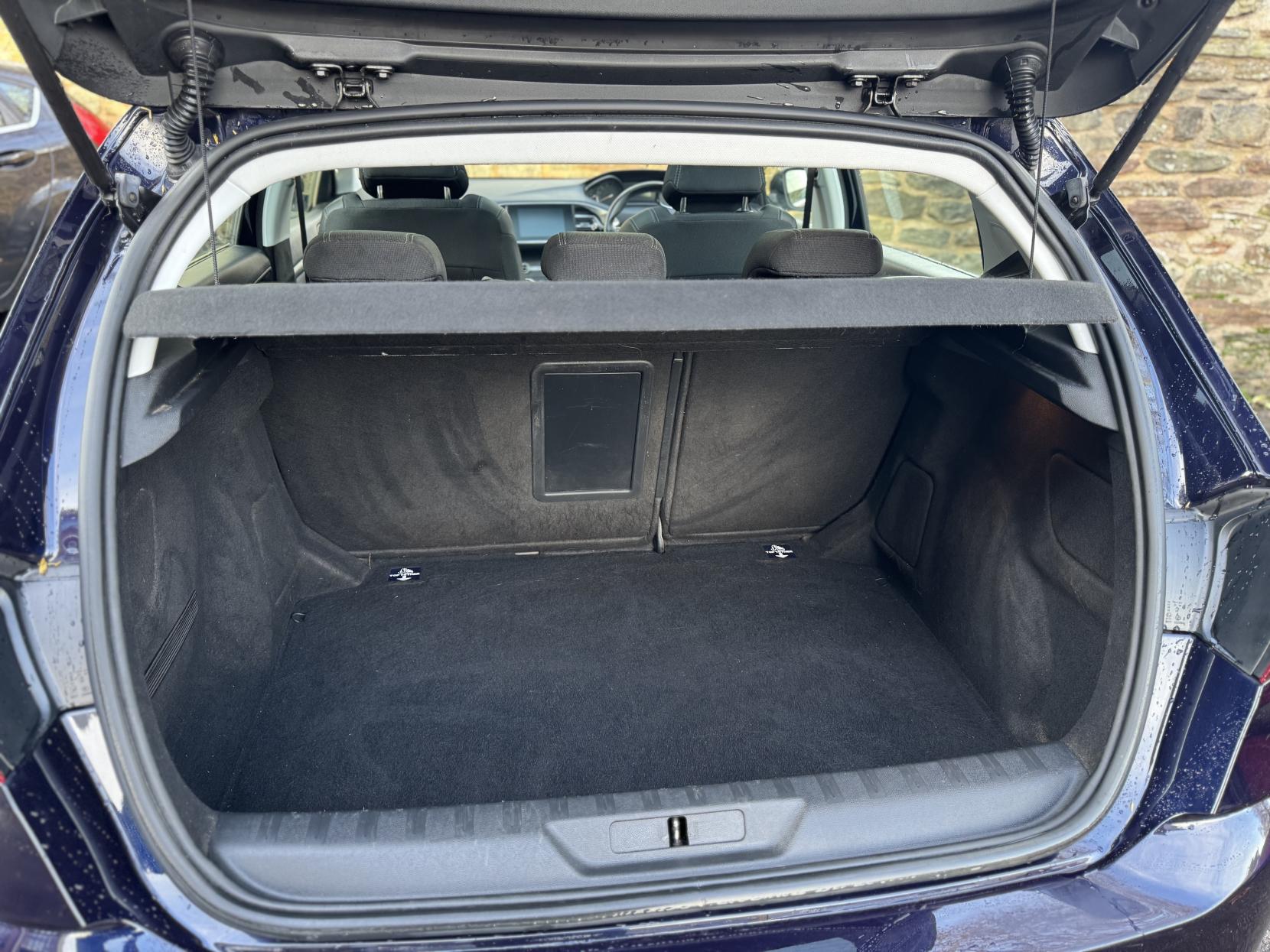 Peugeot 308 1.2 PureTech GPF Allure Hatchback 5dr Petrol Manual Euro 6 (s/s) (130 ps)