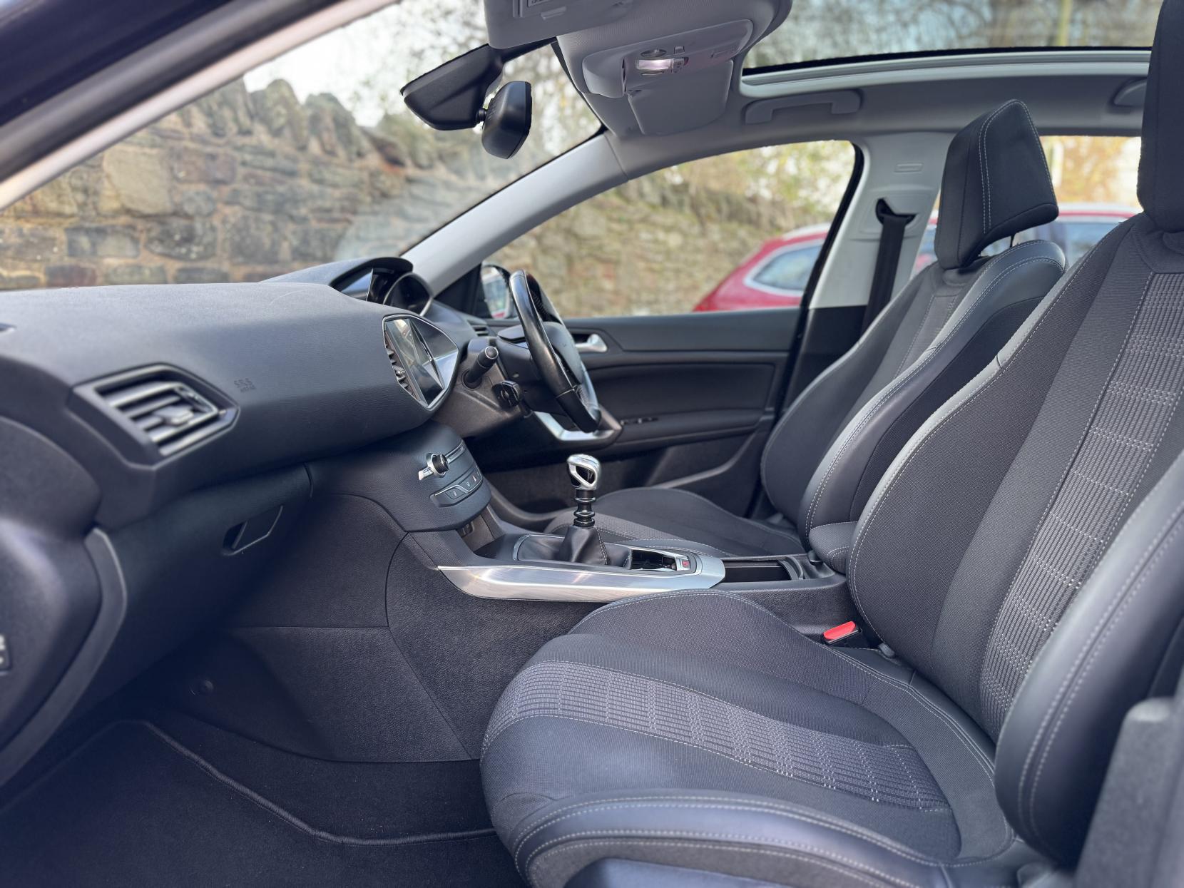 Peugeot 308 1.2 PureTech GPF Allure Hatchback 5dr Petrol Manual Euro 6 (s/s) (130 ps)