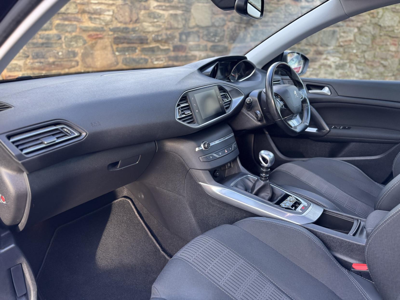 Peugeot 308 1.2 PureTech GPF Allure Hatchback 5dr Petrol Manual Euro 6 (s/s) (130 ps)