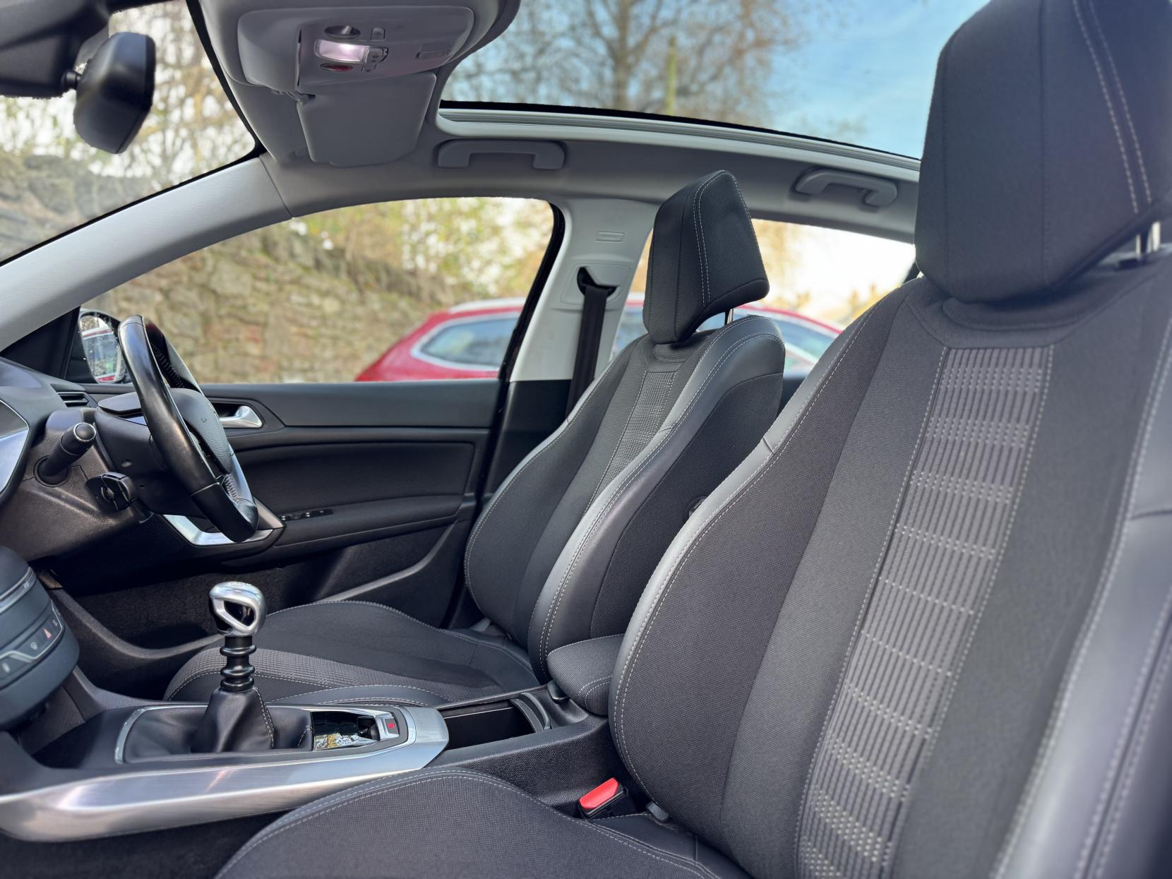 Peugeot 308 1.2 PureTech GPF Allure Hatchback 5dr Petrol Manual Euro 6 (s/s) (130 ps)