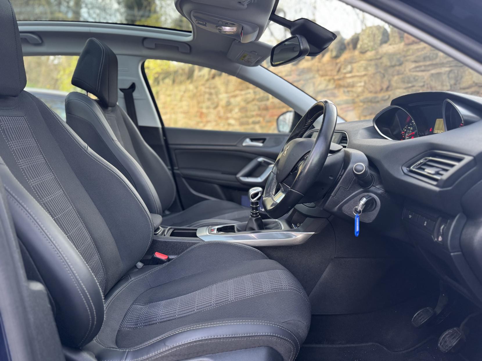 Peugeot 308 1.2 PureTech GPF Allure Hatchback 5dr Petrol Manual Euro 6 (s/s) (130 ps)