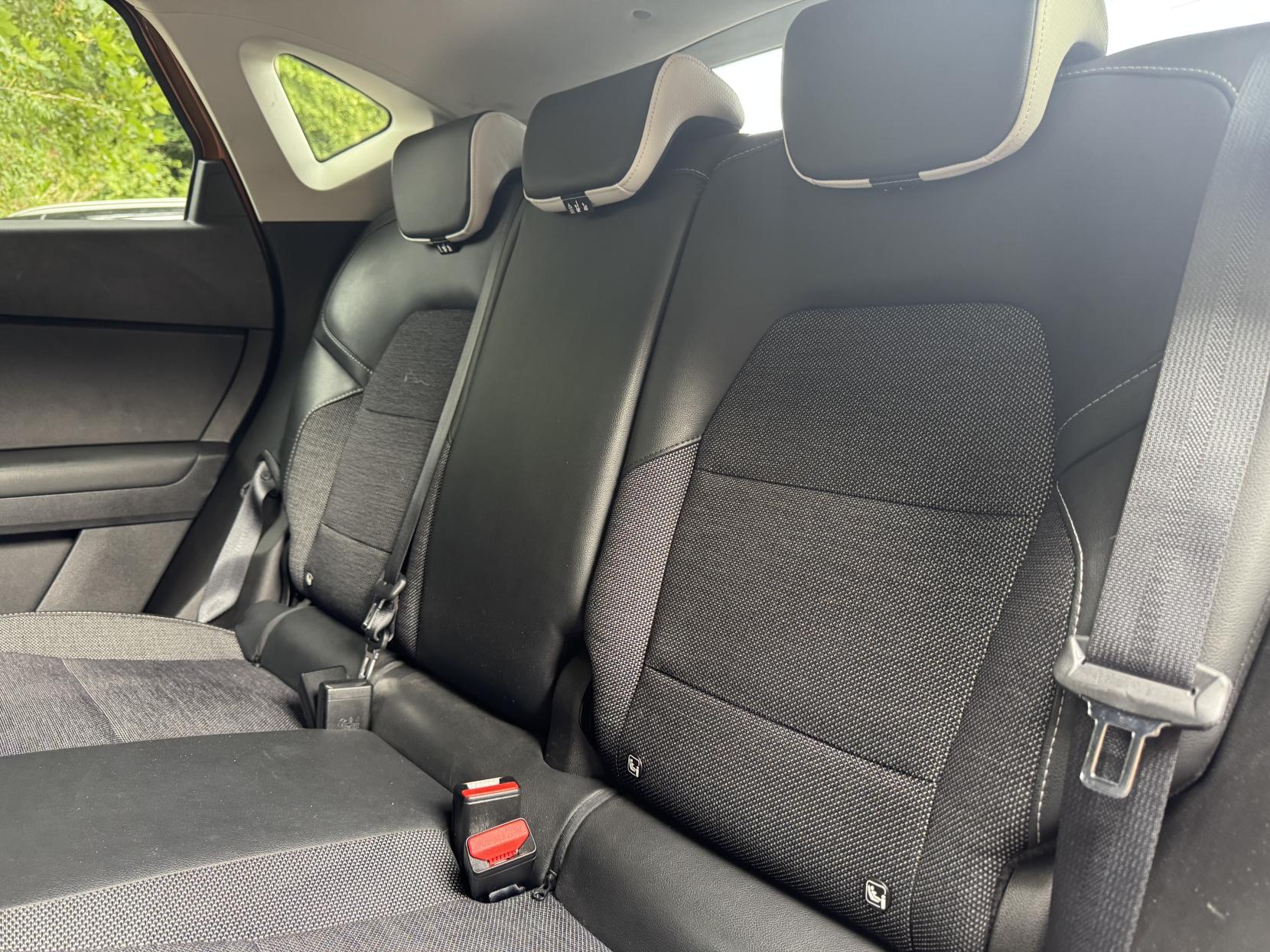 Renault Captur 1.6 E-TECH S Edition SUV 5dr Petrol Hybrid Auto Euro 6 (s/s) (145 ps)