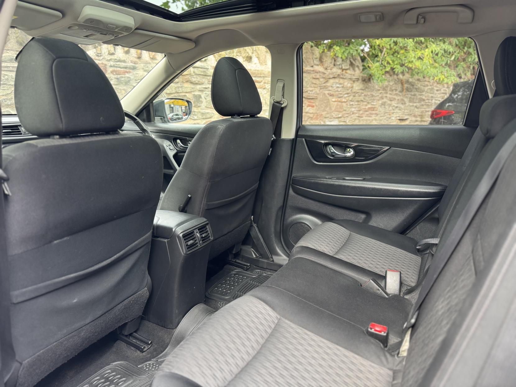 Nissan X-Trail 1.6 dCi N-Connecta SUV 5dr Diesel XTRON Euro 6 (s/s) (130 ps)