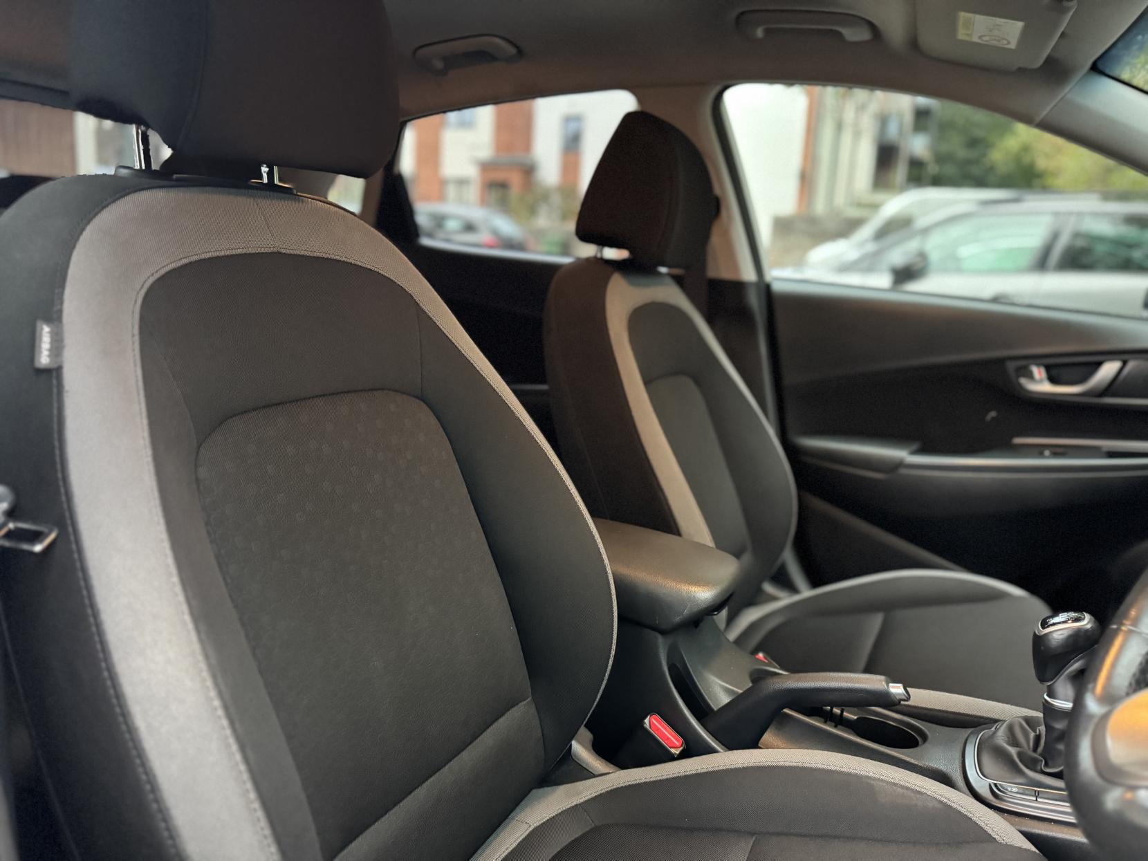Hyundai KONA 1.0 T-GDi Blue Drive Premium SUV 5dr Petrol Manual Euro 6 (s/s) (120 ps)