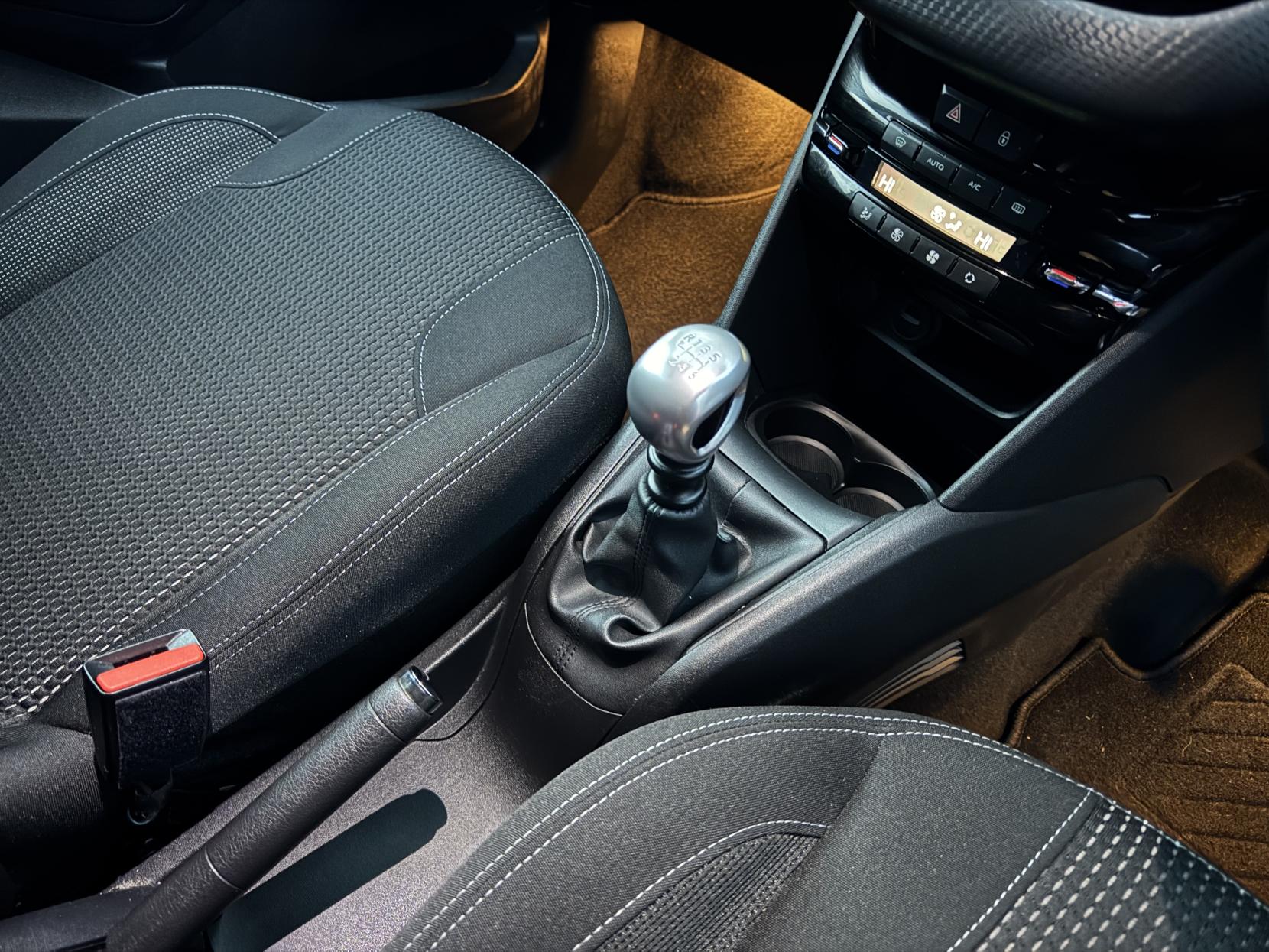 Peugeot 208 1.2 PureTech Tech Edition Hatchback 5dr Petrol Manual Euro 6 (s/s) (110 ps)