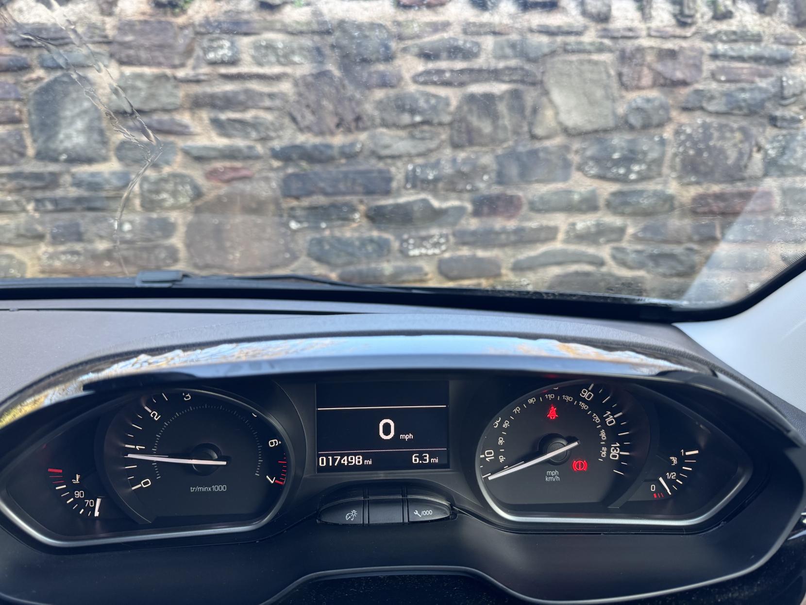 Peugeot 208 1.2 PureTech Tech Edition Hatchback 5dr Petrol Manual Euro 6 (s/s) (110 ps)