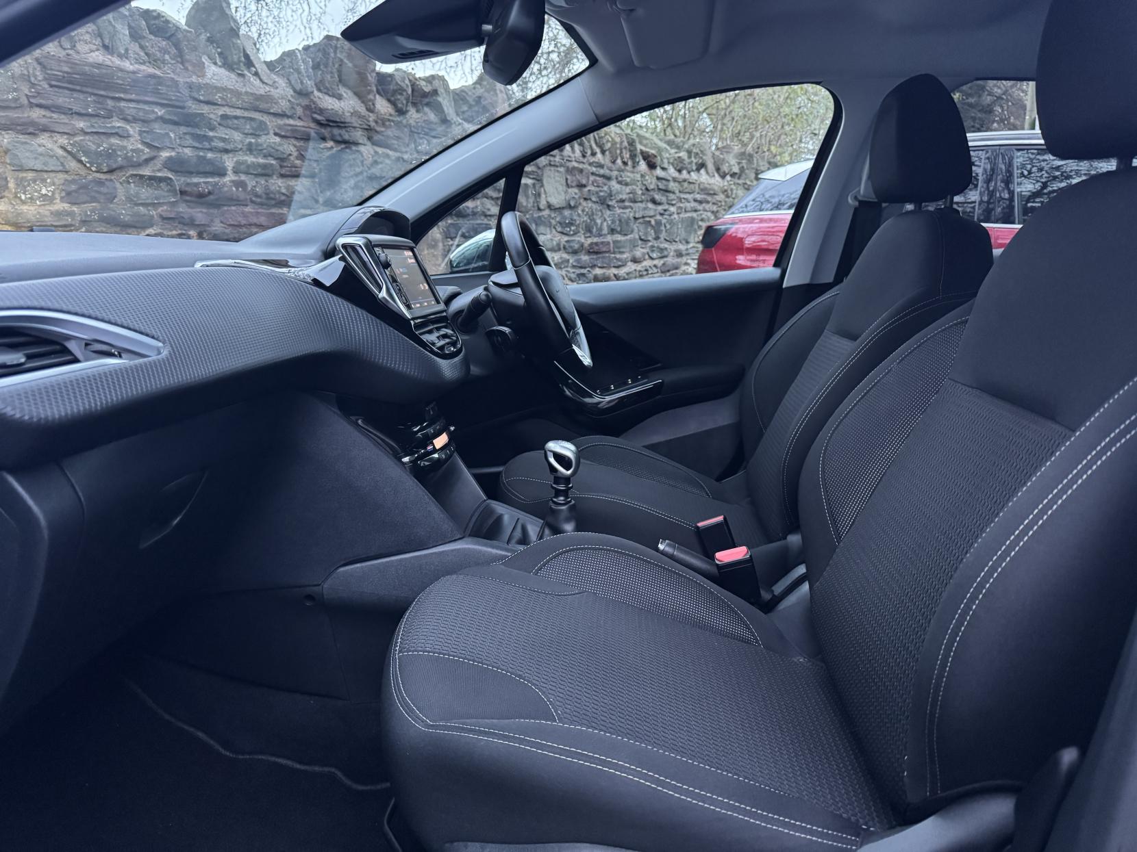 Peugeot 208 1.2 PureTech Tech Edition Hatchback 5dr Petrol Manual Euro 6 (s/s) (110 ps)