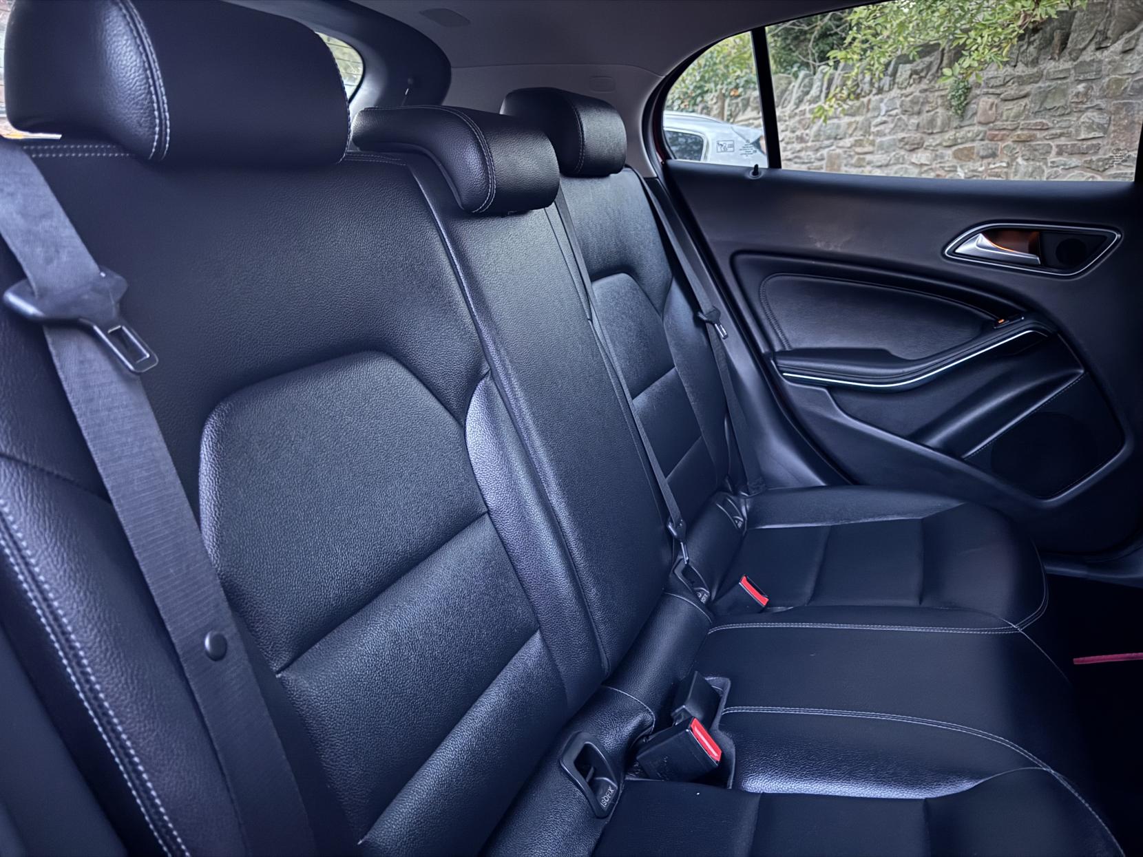 Mercedes-Benz GLA 1.6 GLA200 SE (Executive) SUV 5dr Petrol Manual Euro 6 (s/s) (156 ps)