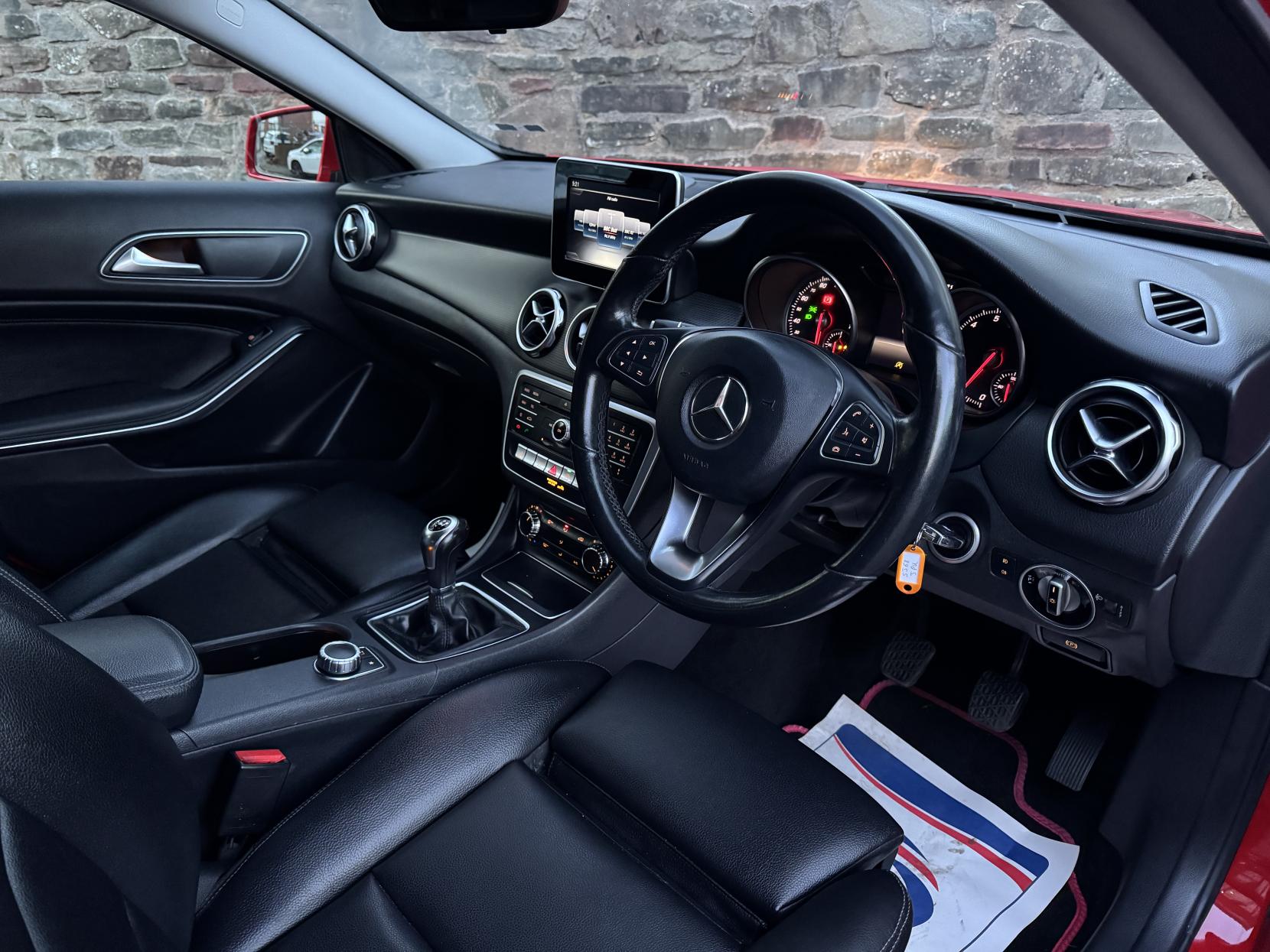 Mercedes-Benz GLA 1.6 GLA200 SE (Executive) SUV 5dr Petrol Manual Euro 6 (s/s) (156 ps)