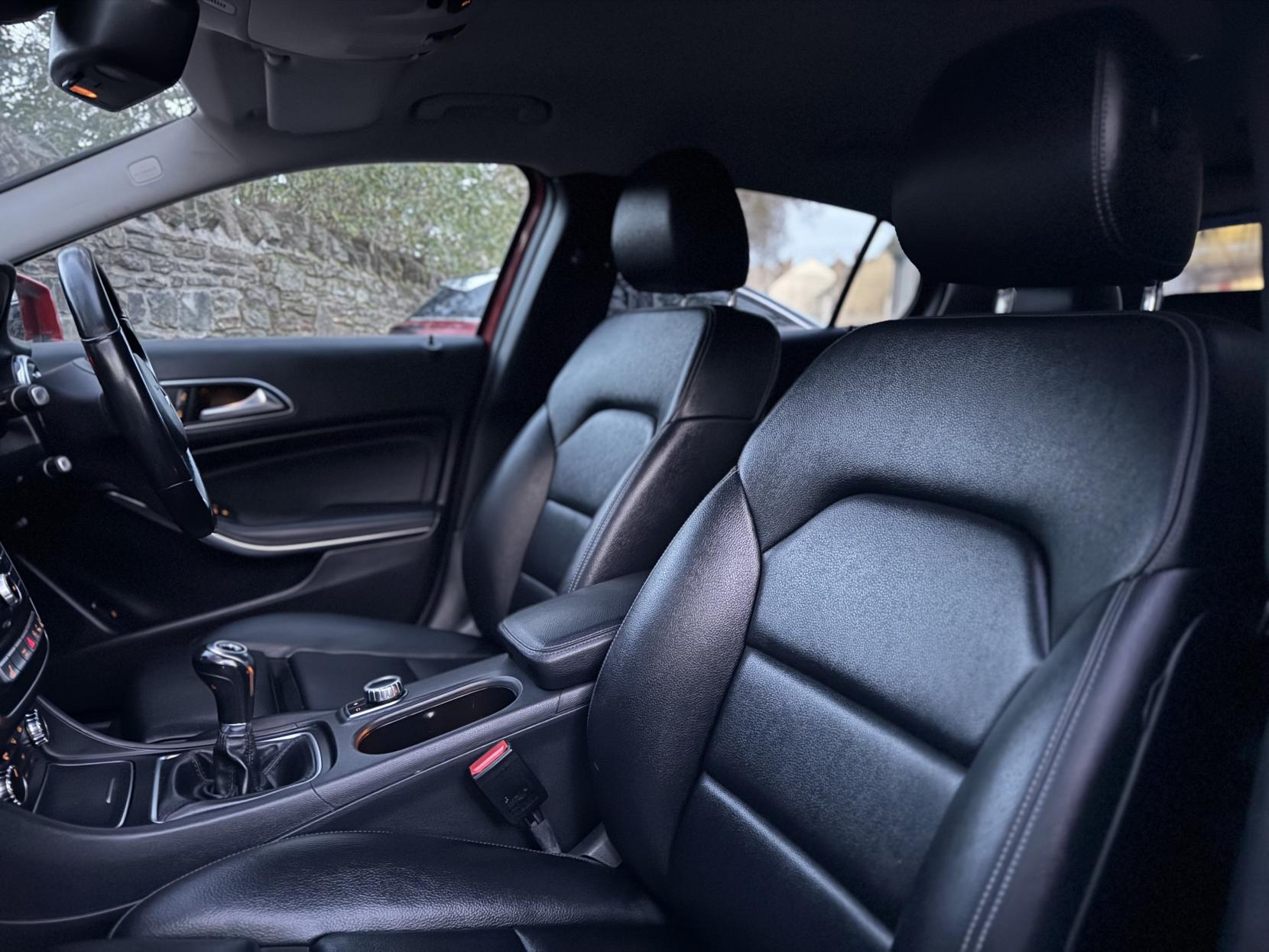 Mercedes-Benz GLA 1.6 GLA200 SE (Executive) SUV 5dr Petrol Manual Euro 6 (s/s) (156 ps)