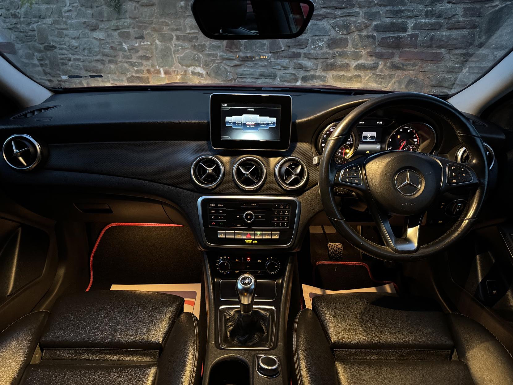 Mercedes-Benz GLA 1.6 GLA200 SE (Executive) SUV 5dr Petrol Manual Euro 6 (s/s) (156 ps)