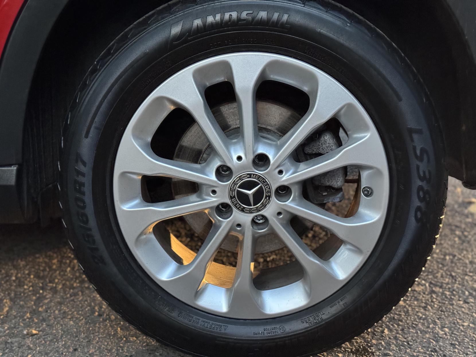 Mercedes-Benz GLA 1.6 GLA200 SE (Executive) SUV 5dr Petrol Manual Euro 6 (s/s) (156 ps)