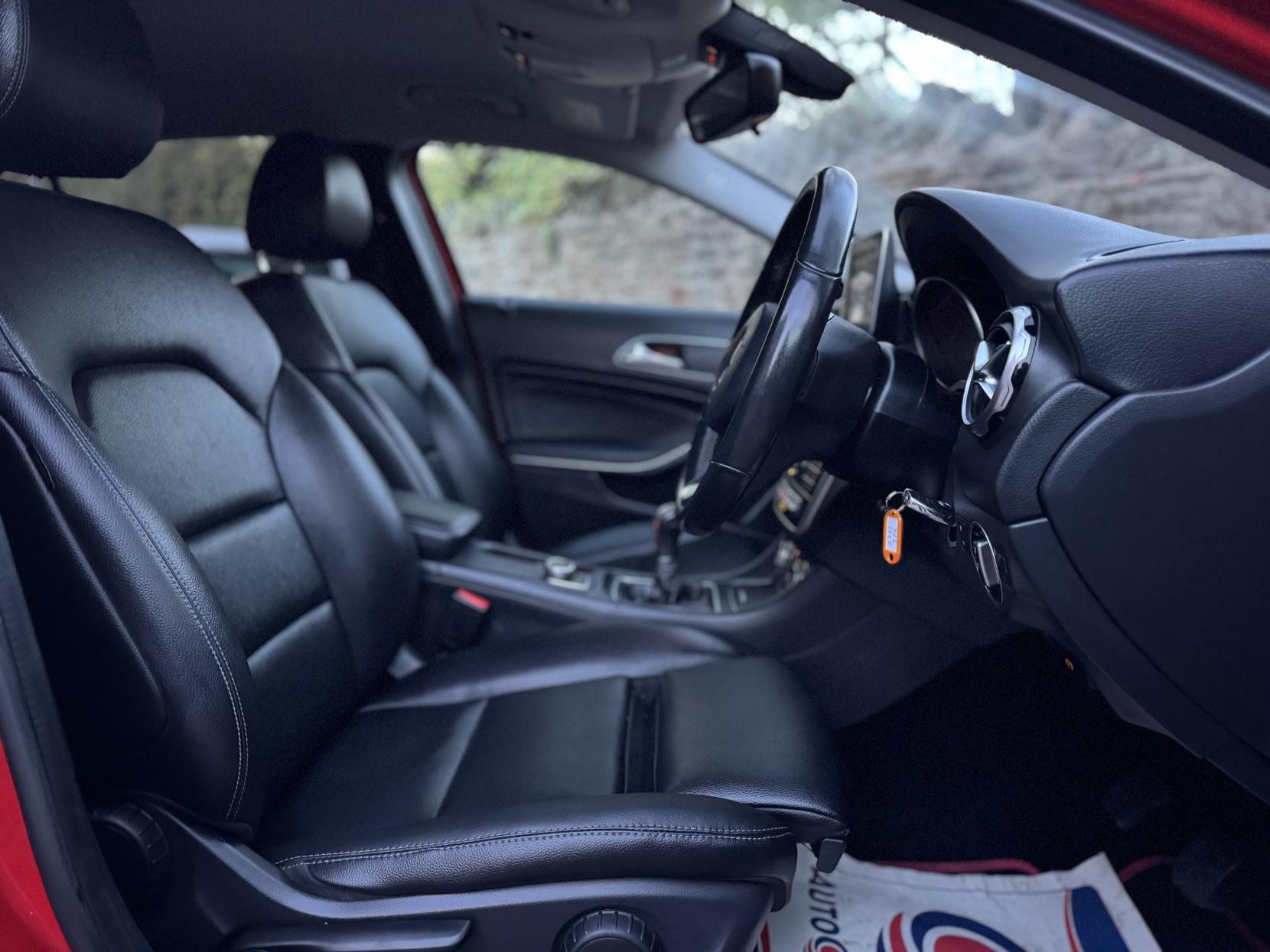 Mercedes-Benz GLA 1.6 GLA200 SE (Executive) SUV 5dr Petrol Manual Euro 6 (s/s) (156 ps)