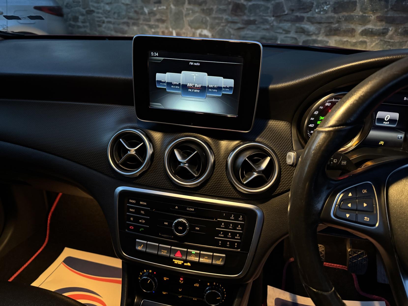 Mercedes-Benz GLA 1.6 GLA200 SE (Executive) SUV 5dr Petrol Manual Euro 6 (s/s) (156 ps)