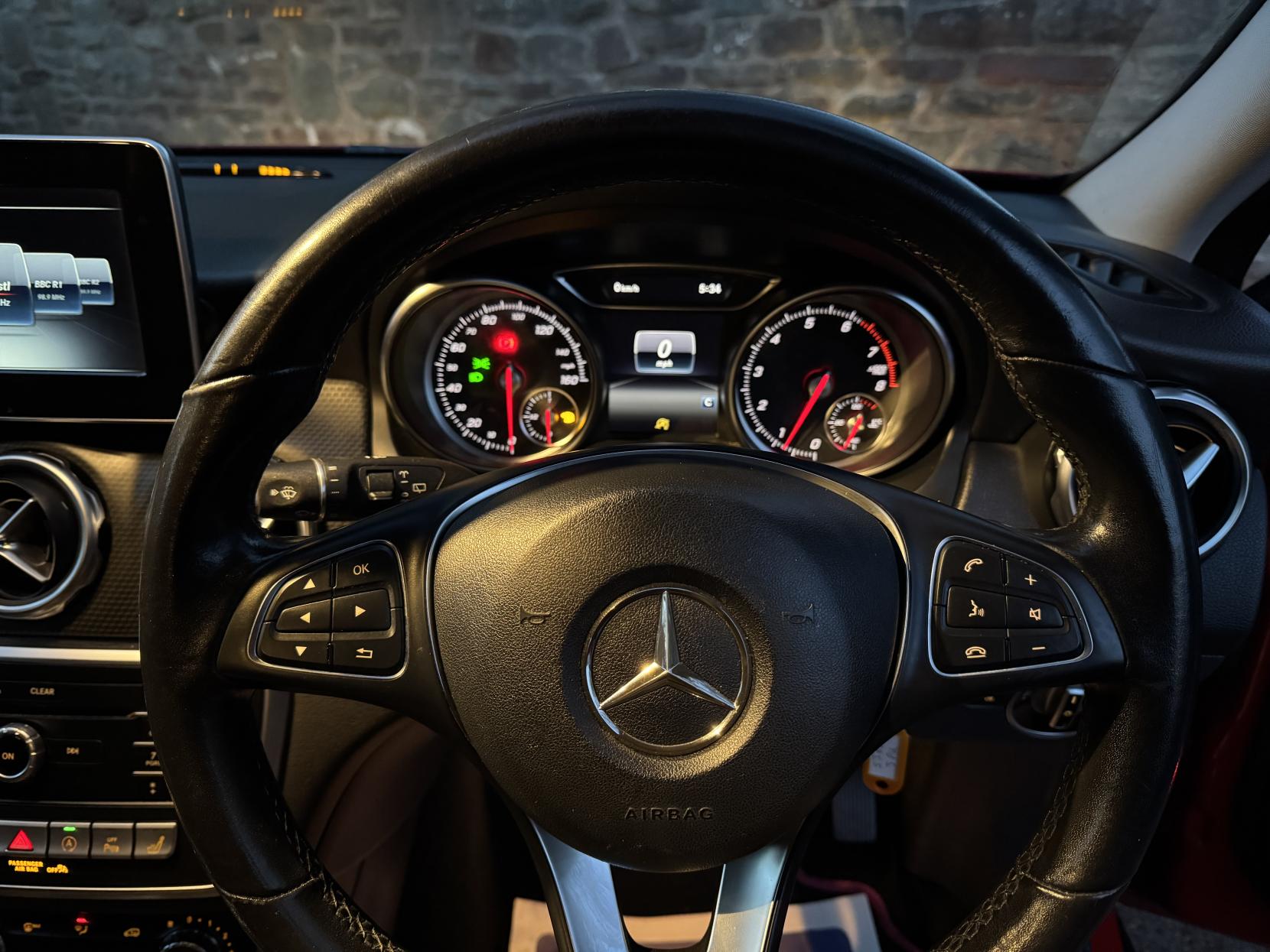 Mercedes-Benz GLA 1.6 GLA200 SE (Executive) SUV 5dr Petrol Manual Euro 6 (s/s) (156 ps)