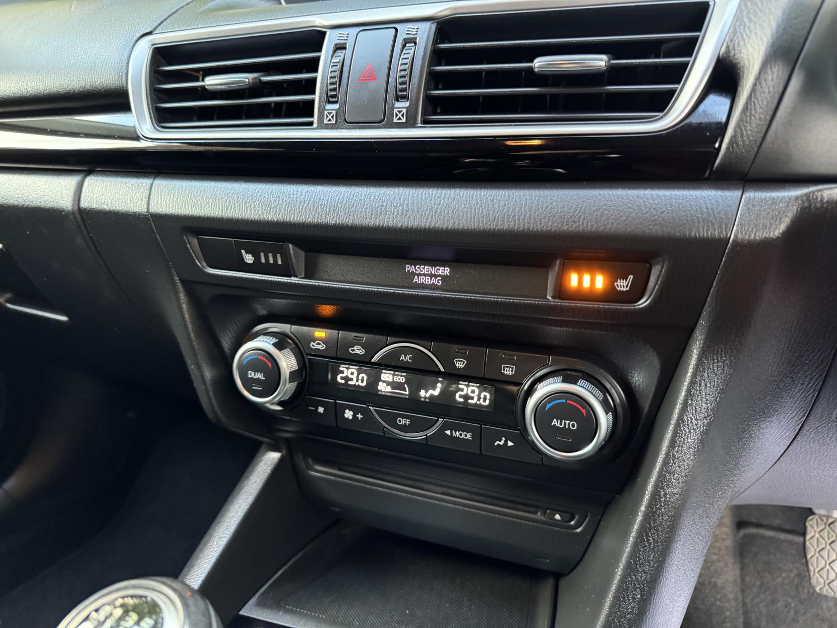 Mazda Mazda3 2.0 SKYACTIV-G SE-L Nav Hatchback 5dr Petrol Manual Euro 5 (s/s) (120 ps)