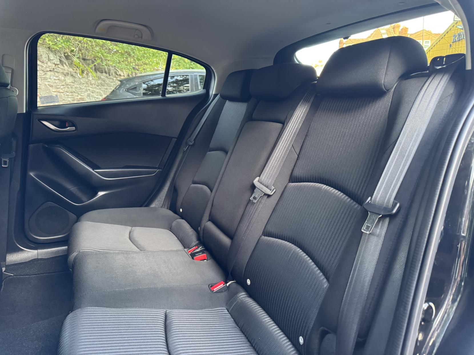 Mazda Mazda3 2.0 SKYACTIV-G SE-L Nav Hatchback 5dr Petrol Manual Euro 5 (s/s) (120 ps)
