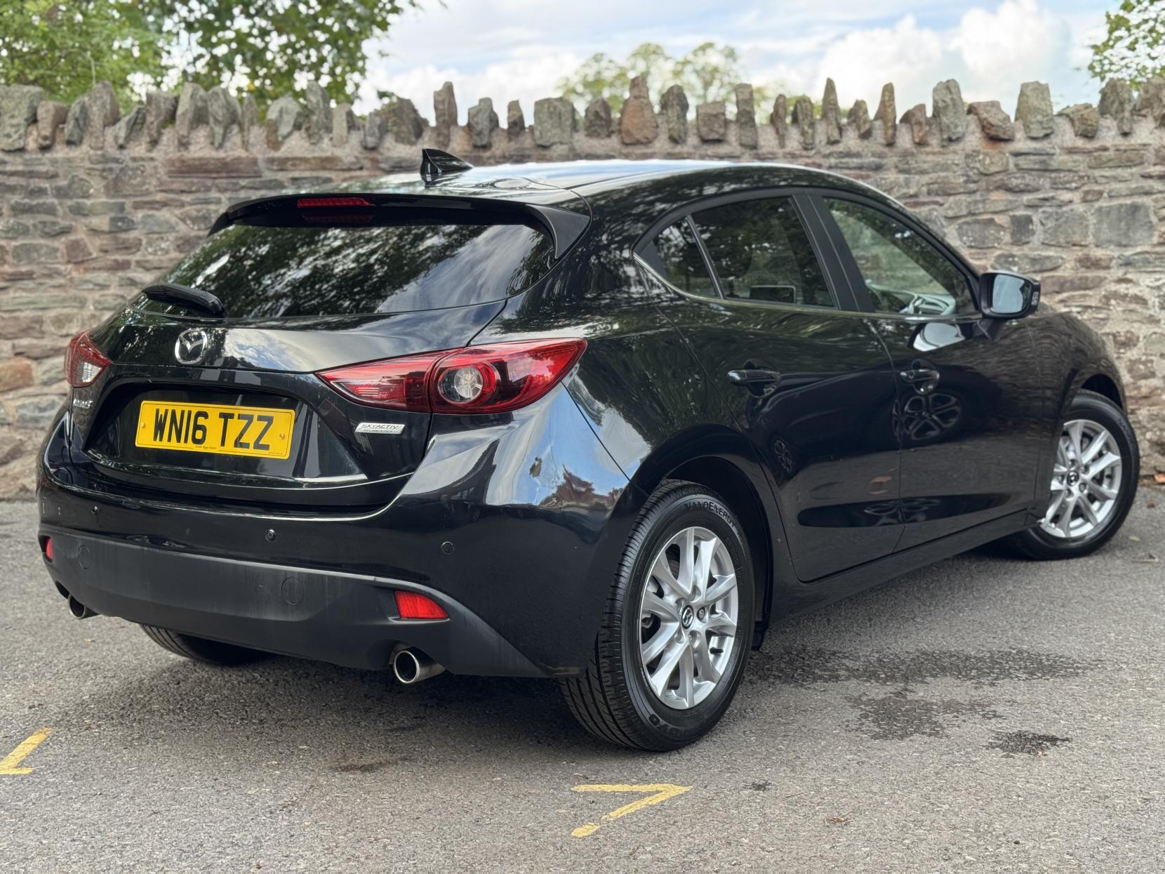 Mazda Mazda3 2.0 SKYACTIV-G SE-L Nav Hatchback 5dr Petrol Manual Euro 5 (s/s) (120 ps)