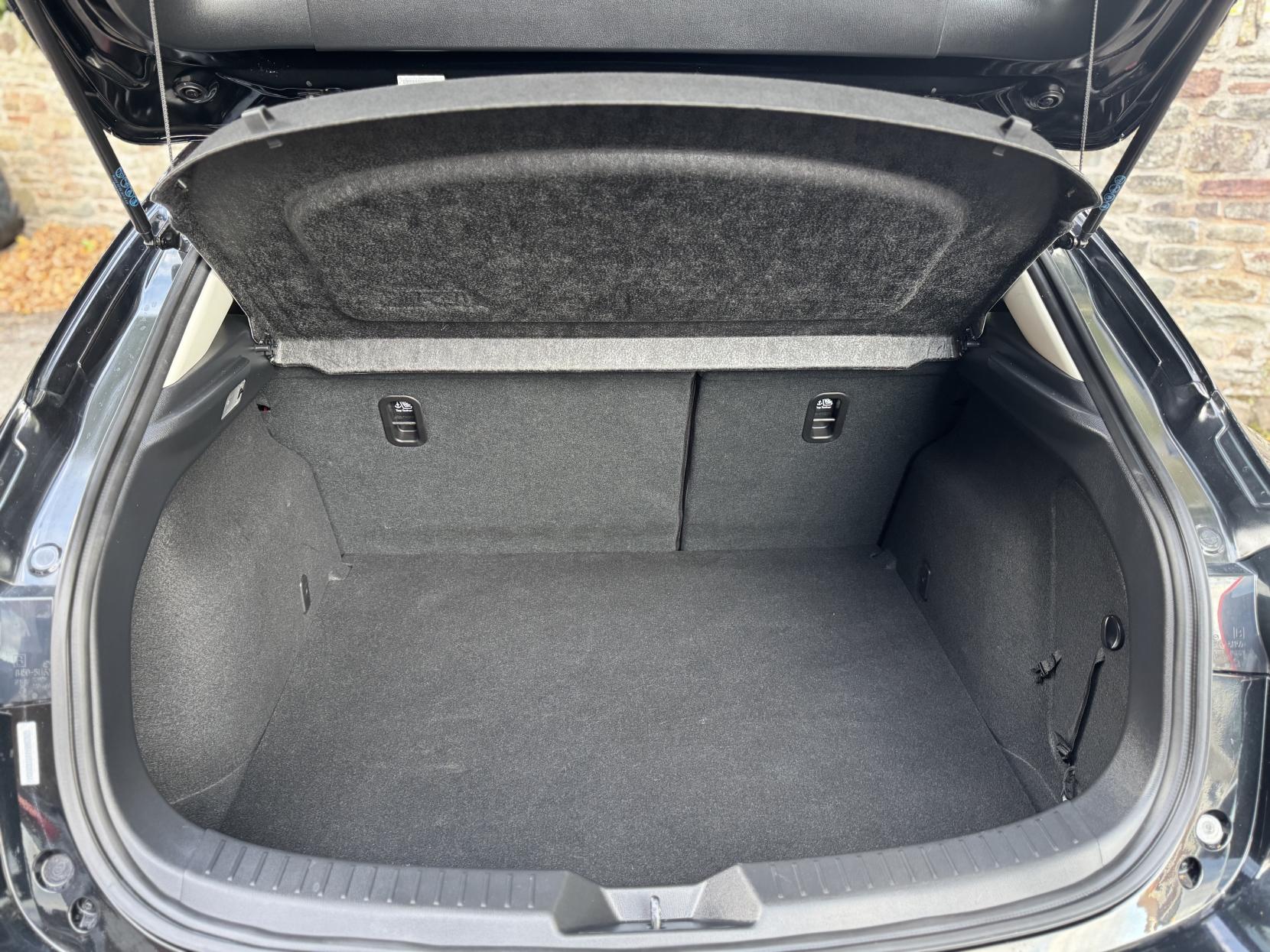 Mazda Mazda3 2.0 SKYACTIV-G SE-L Nav Hatchback 5dr Petrol Manual Euro 5 (s/s) (120 ps)