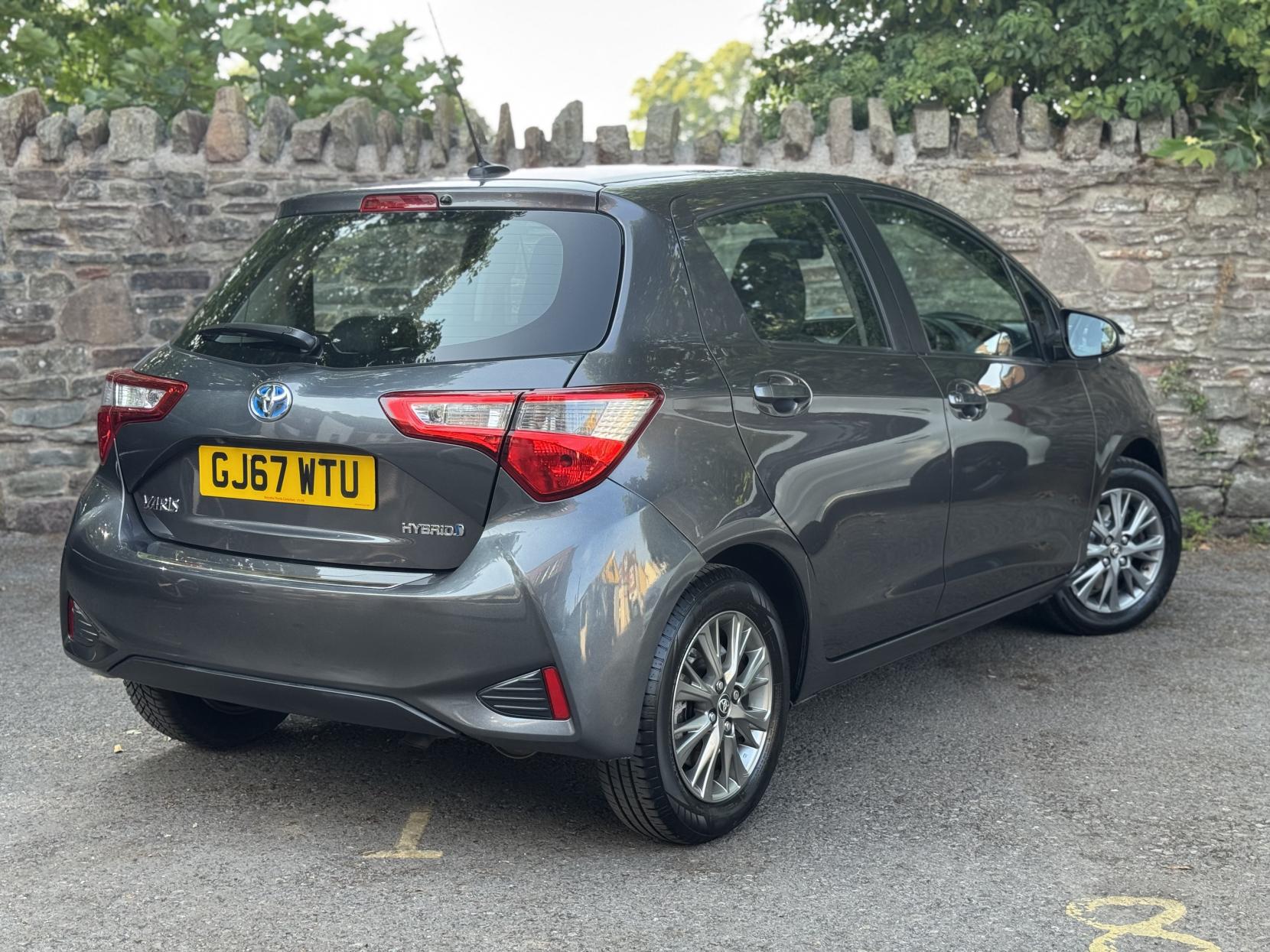 Toyota Yaris 1.5 VVT-h Icon Tech Hatchback 5dr Petrol Hybrid E-CVT Euro 6 (s/s) (100 ps)
