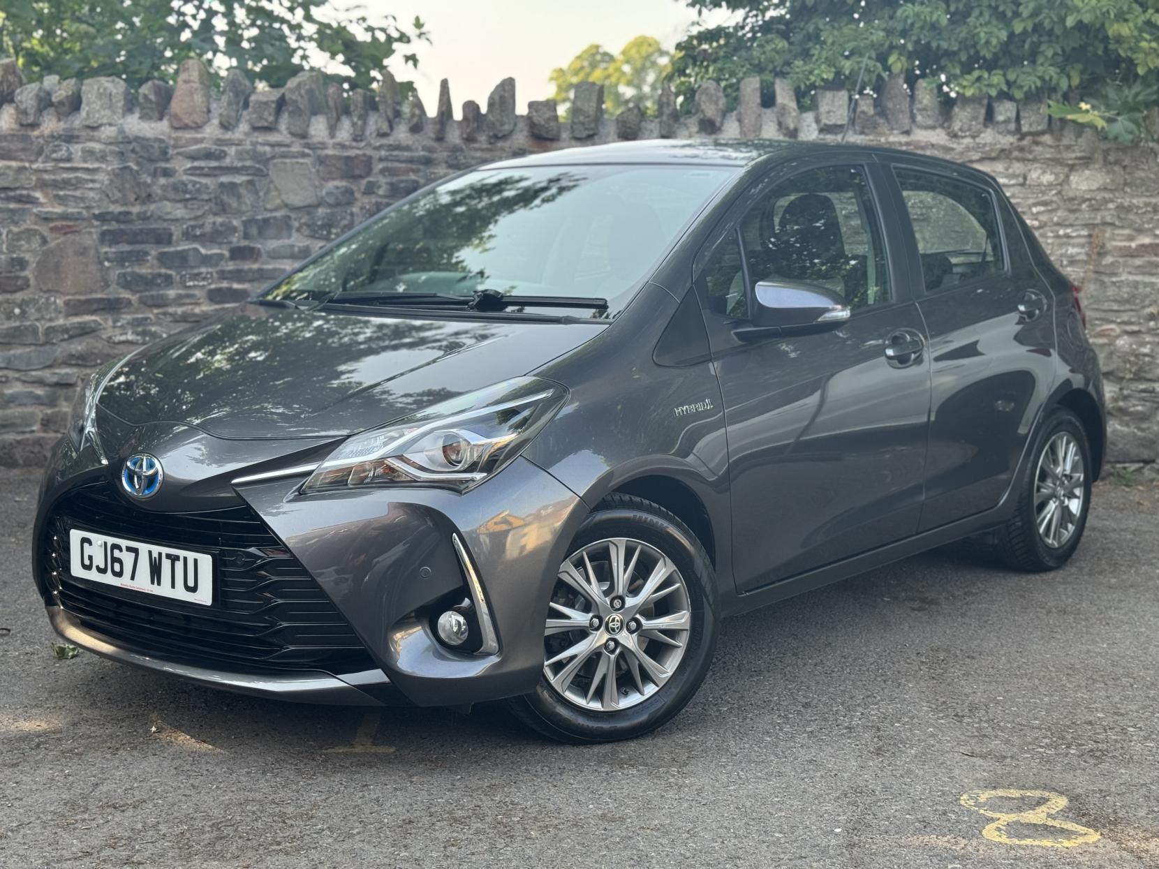 Toyota Yaris 1.5 VVT-h Icon Tech Hatchback 5dr Petrol Hybrid E-CVT Euro 6 (s/s) (100 ps)
