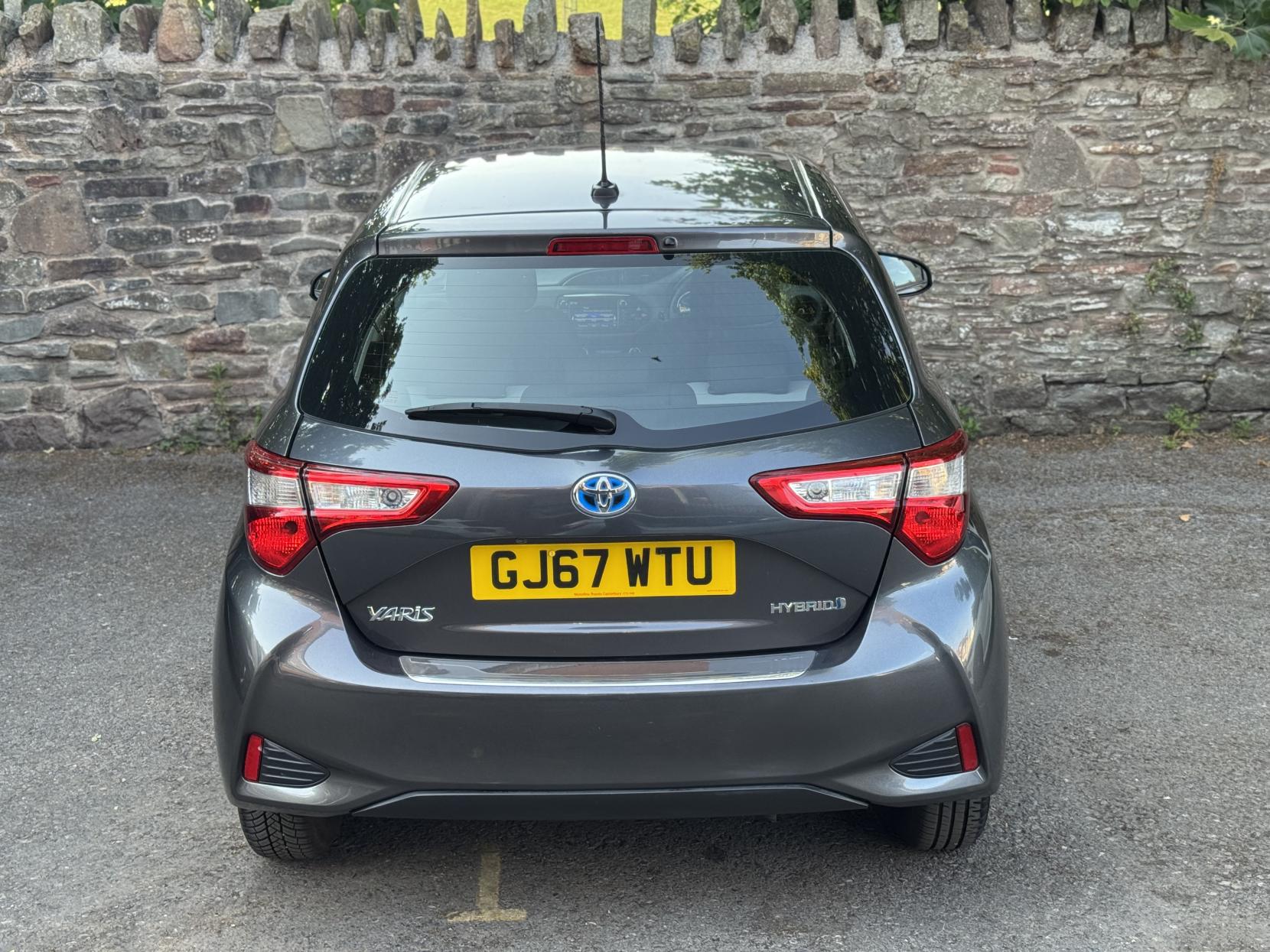 Toyota Yaris 1.5 VVT-h Icon Tech Hatchback 5dr Petrol Hybrid E-CVT Euro 6 (s/s) (100 ps)