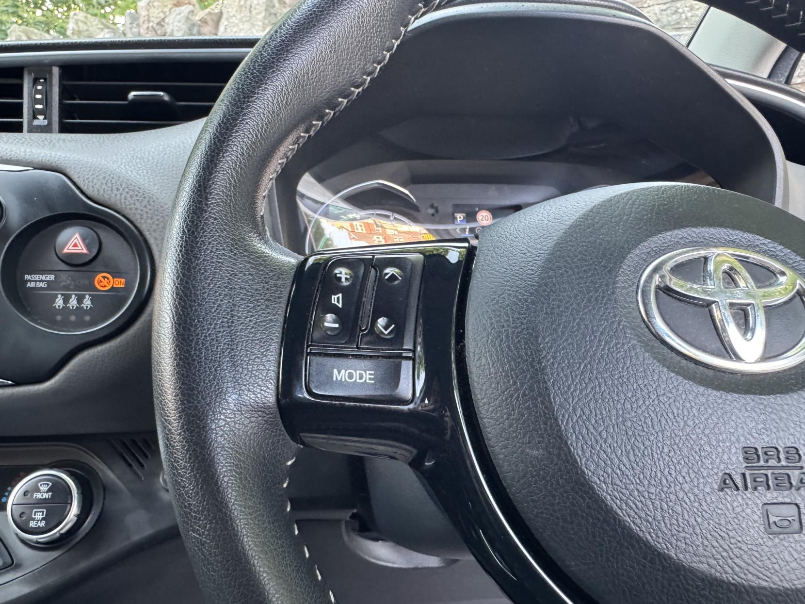 Toyota Yaris 1.5 VVT-h Icon Tech Hatchback 5dr Petrol Hybrid E-CVT Euro 6 (s/s) (100 ps)