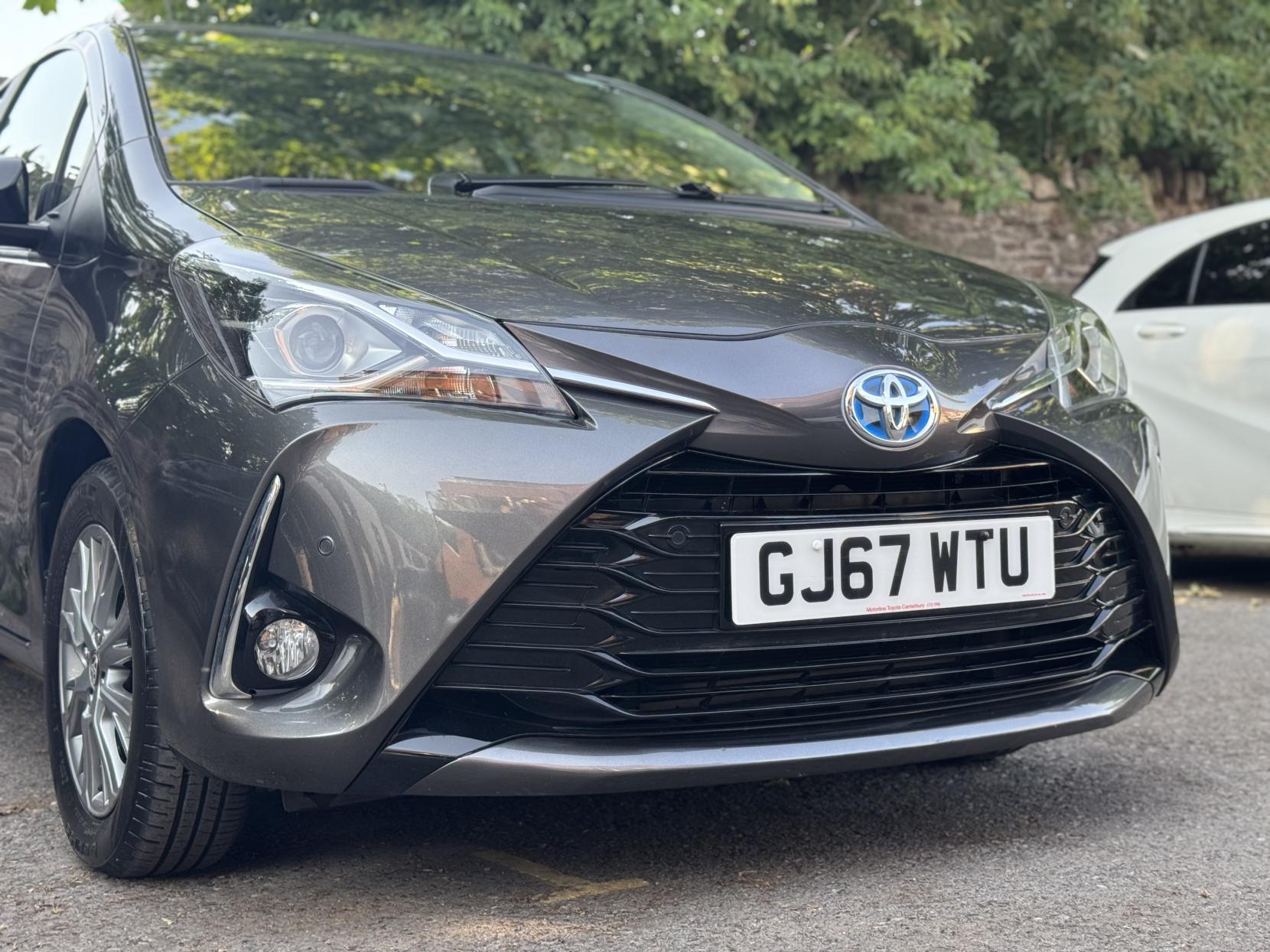 Toyota Yaris 1.5 VVT-h Icon Tech Hatchback 5dr Petrol Hybrid E-CVT Euro 6 (s/s) (100 ps)