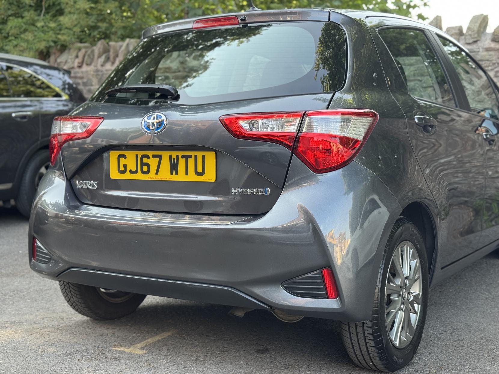 Toyota Yaris 1.5 VVT-h Icon Tech Hatchback 5dr Petrol Hybrid E-CVT Euro 6 (s/s) (100 ps)