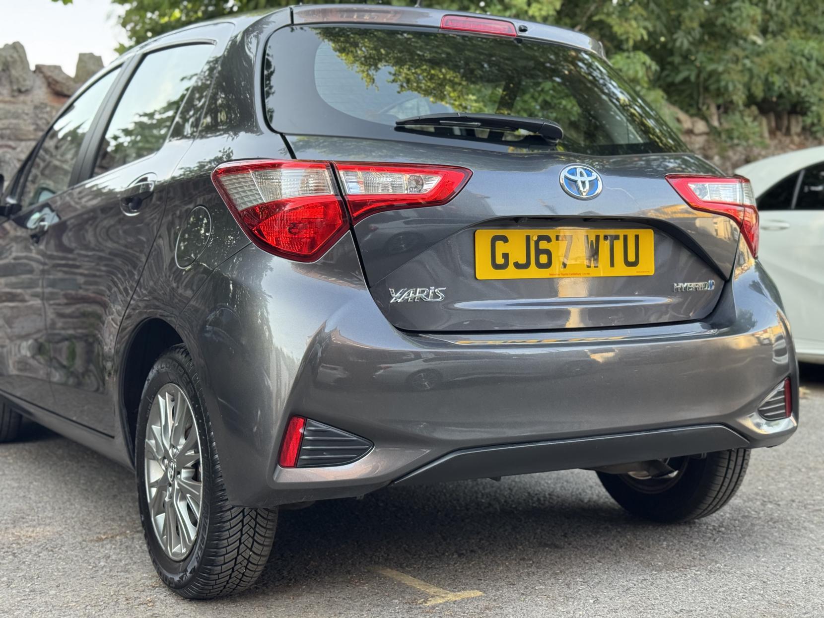Toyota Yaris 1.5 VVT-h Icon Tech Hatchback 5dr Petrol Hybrid E-CVT Euro 6 (s/s) (100 ps)