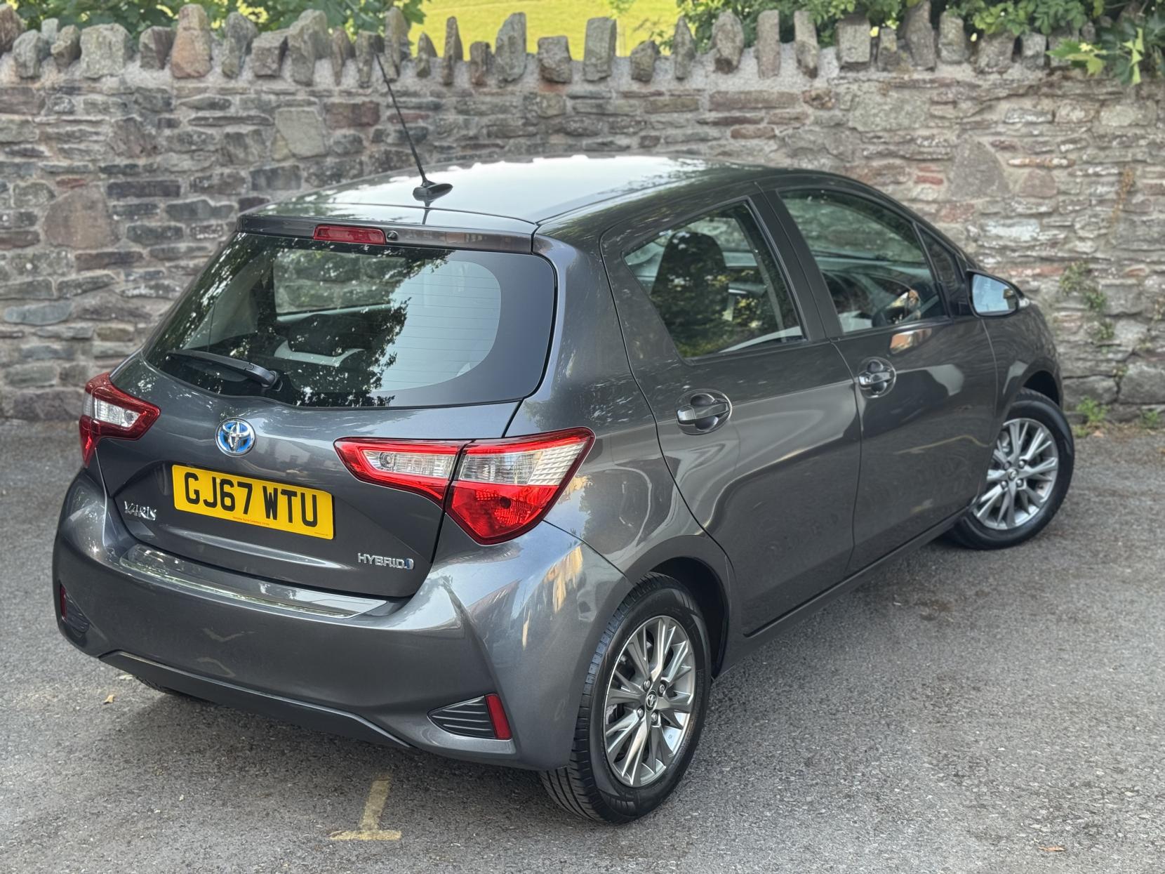 Toyota Yaris 1.5 VVT-h Icon Tech Hatchback 5dr Petrol Hybrid E-CVT Euro 6 (s/s) (100 ps)