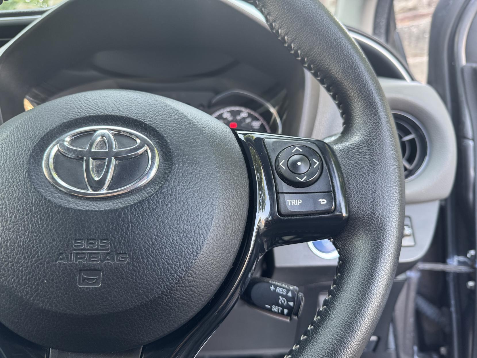 Toyota Yaris 1.5 VVT-h Icon Tech Hatchback 5dr Petrol Hybrid E-CVT Euro 6 (s/s) (100 ps)
