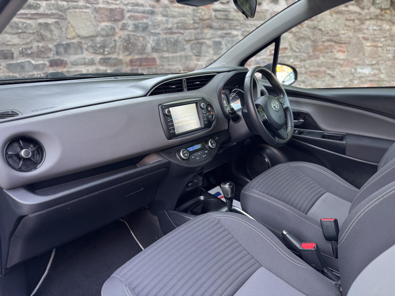 Toyota Yaris 1.5 VVT-h Icon Tech Hatchback 5dr Petrol Hybrid E-CVT Euro 6 (s/s) (100 ps)