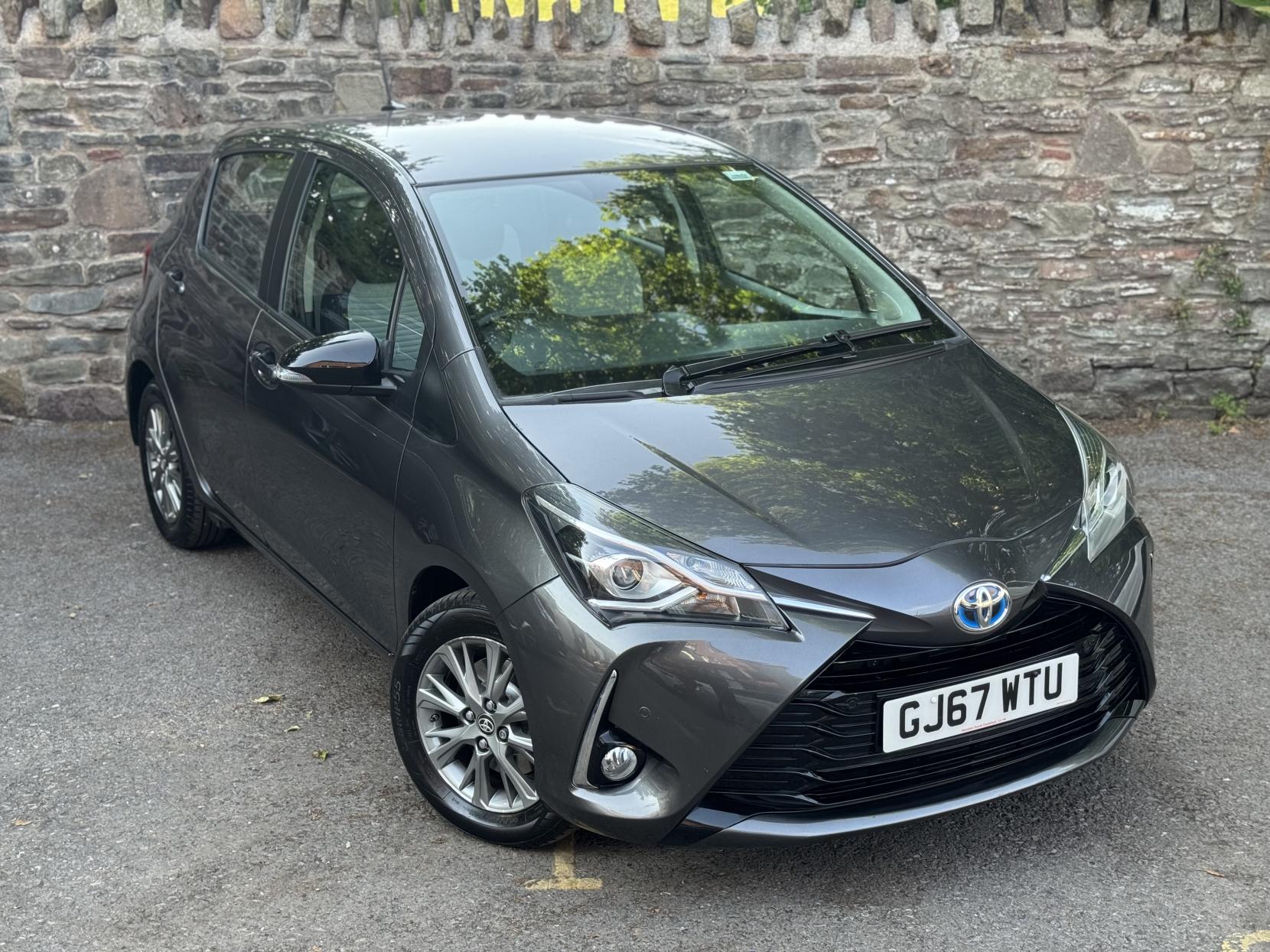 Toyota Yaris 1.5 VVT-h Icon Tech Hatchback 5dr Petrol Hybrid E-CVT Euro 6 (s/s) (100 ps)
