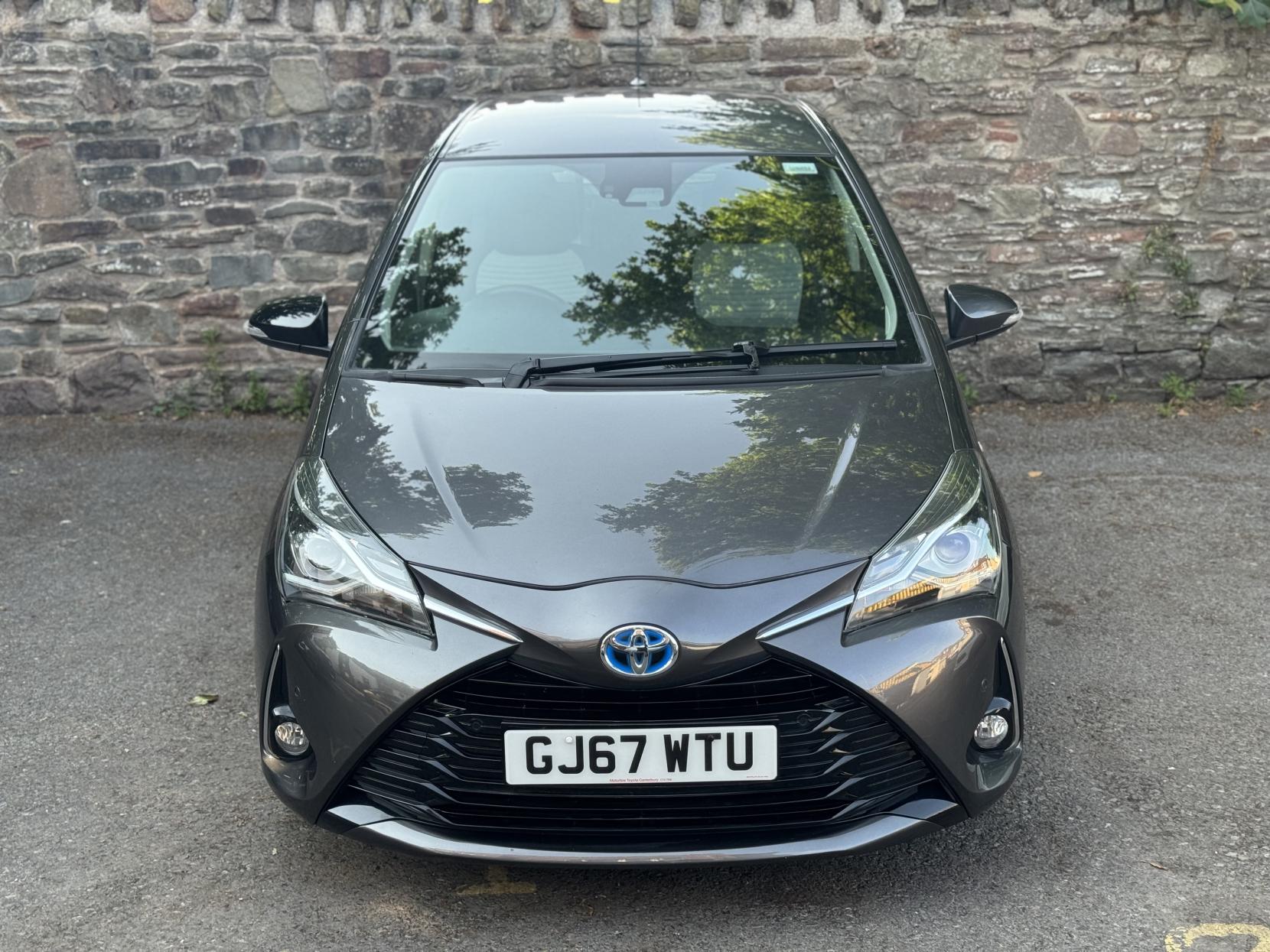 Toyota Yaris 1.5 VVT-h Icon Tech Hatchback 5dr Petrol Hybrid E-CVT Euro 6 (s/s) (100 ps)