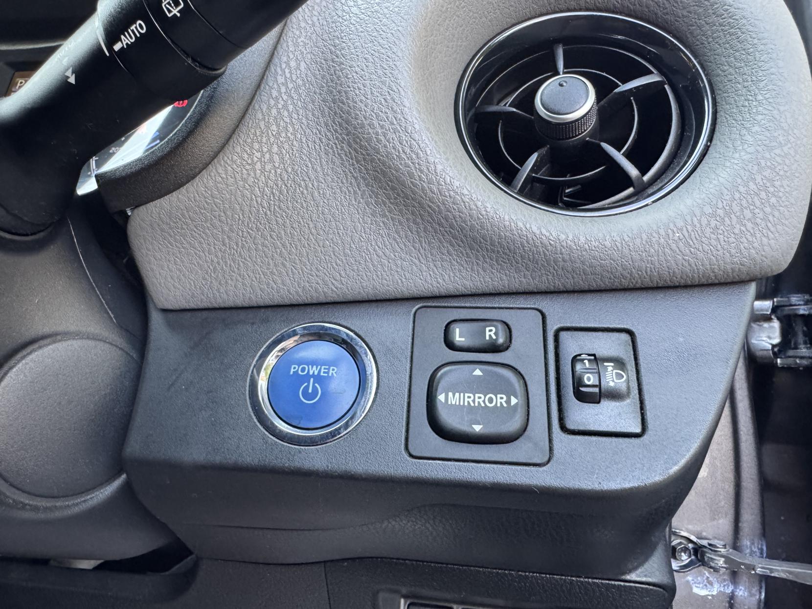 Toyota Yaris 1.5 VVT-h Icon Tech Hatchback 5dr Petrol Hybrid E-CVT Euro 6 (s/s) (100 ps)