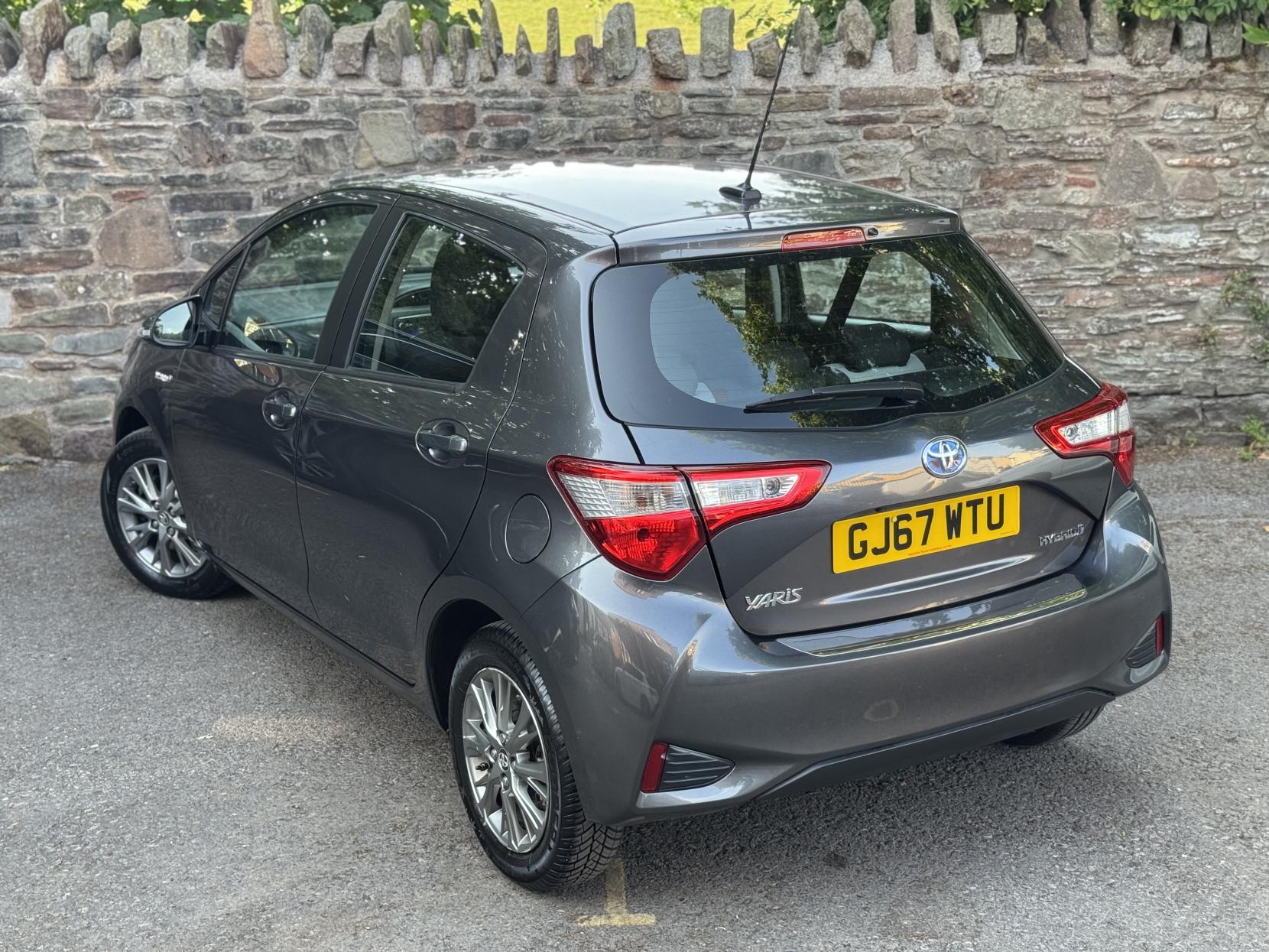 Toyota Yaris 1.5 VVT-h Icon Tech Hatchback 5dr Petrol Hybrid E-CVT Euro 6 (s/s) (100 ps)