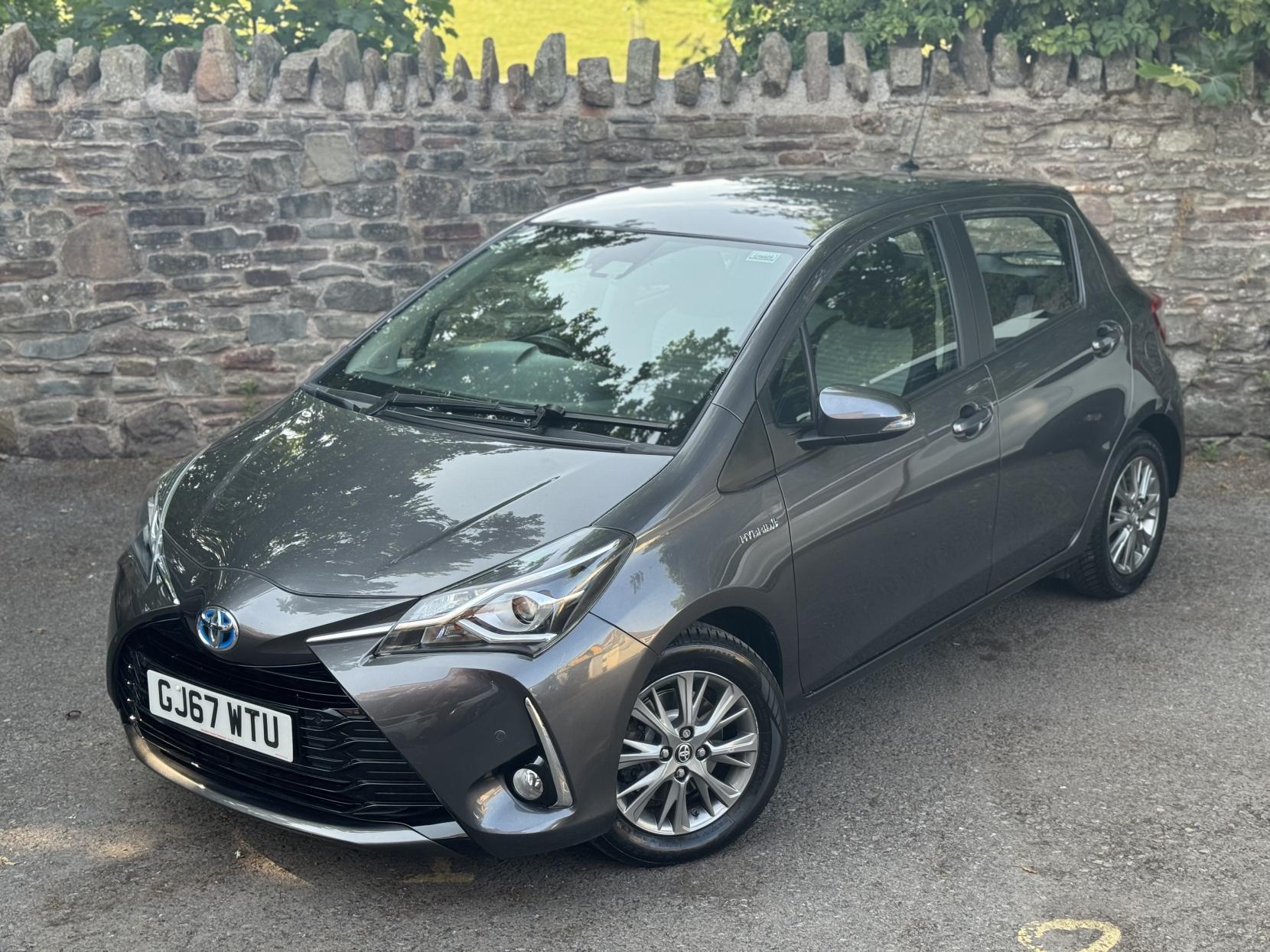 Toyota Yaris 1.5 VVT-h Icon Tech Hatchback 5dr Petrol Hybrid E-CVT Euro 6 (s/s) (100 ps)