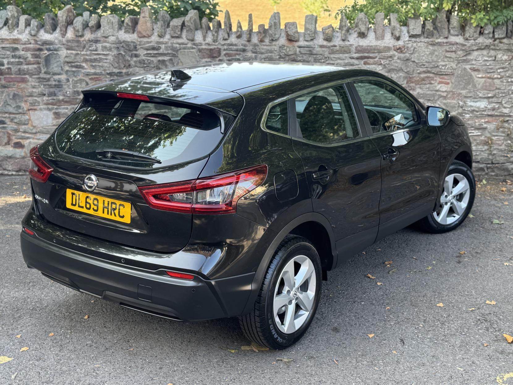 Nissan Qashqai 1.3 DIG-T Acenta Premium SUV 5dr Petrol Manual Euro 6 (s/s) (140 ps)