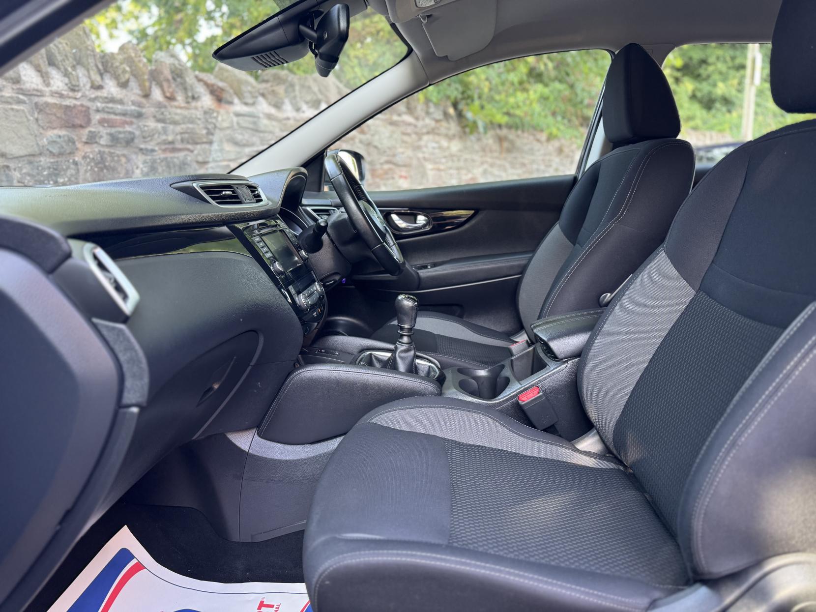 Nissan Qashqai 1.3 DIG-T Acenta Premium SUV 5dr Petrol Manual Euro 6 (s/s) (140 ps)