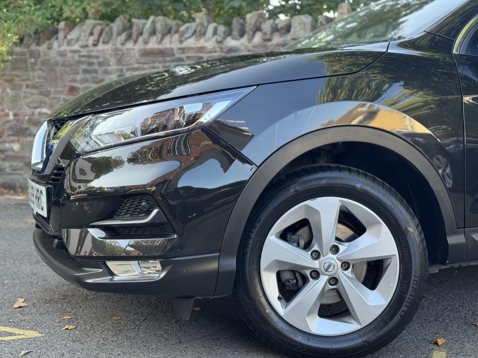 Nissan Qashqai 1.3 DIG-T Acenta Premium SUV 5dr Petrol Manual Euro 6 (s/s) (140 ps)