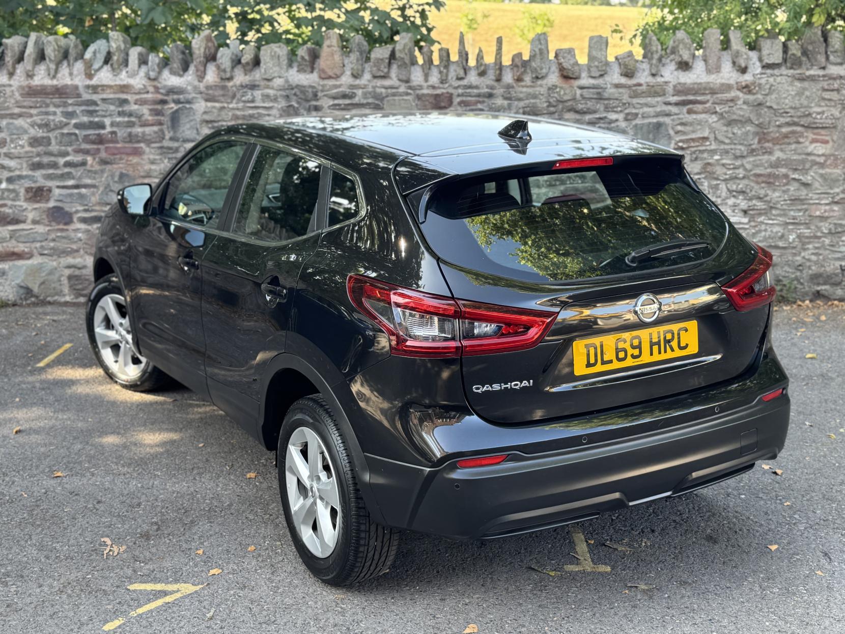 Nissan Qashqai 1.3 DIG-T Acenta Premium SUV 5dr Petrol Manual Euro 6 (s/s) (140 ps)