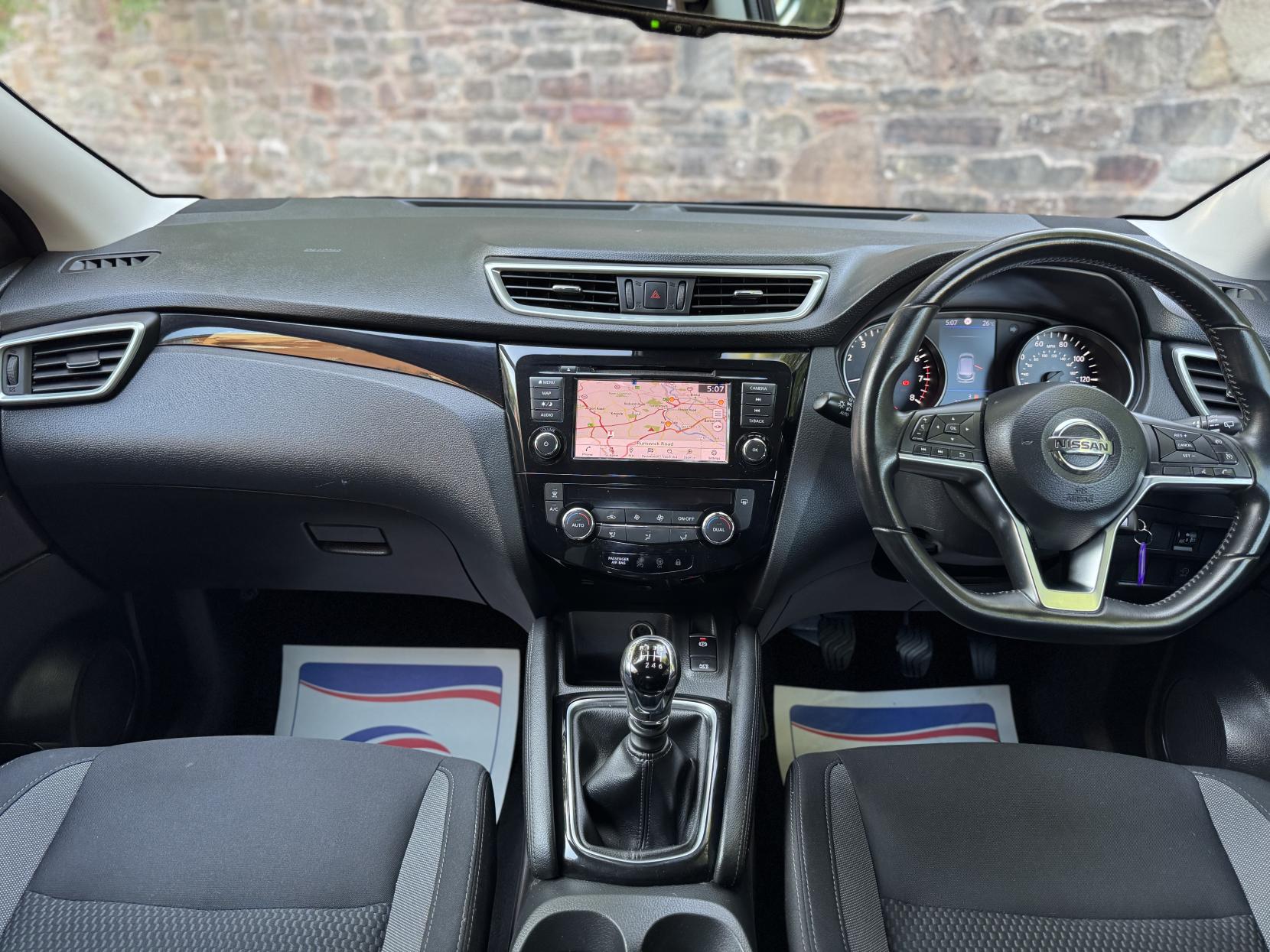 Nissan Qashqai 1.3 DIG-T Acenta Premium SUV 5dr Petrol Manual Euro 6 (s/s) (140 ps)