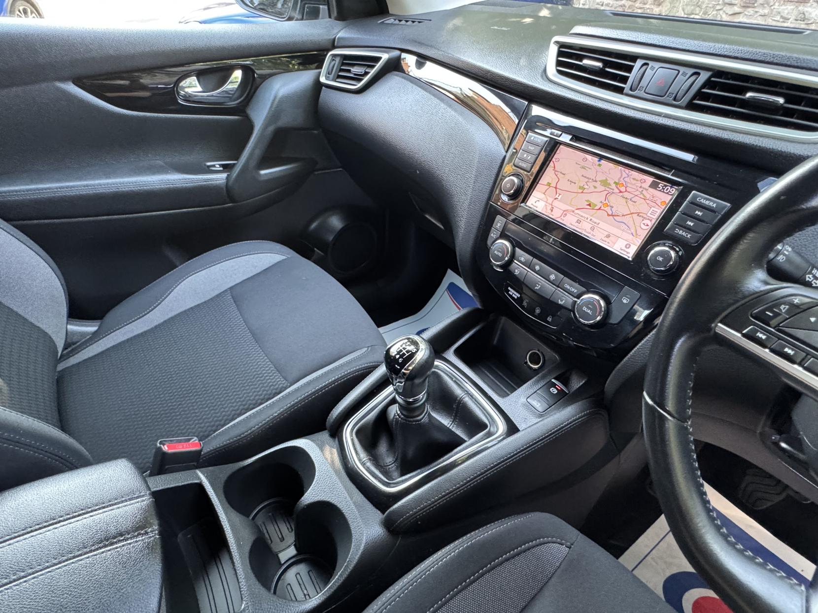 Nissan Qashqai 1.3 DIG-T Acenta Premium SUV 5dr Petrol Manual Euro 6 (s/s) (140 ps)