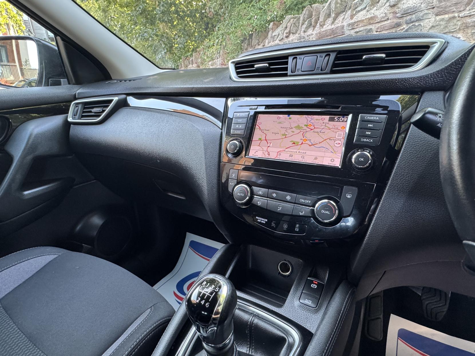 Nissan Qashqai 1.2 DIG-T N-Connecta SUV 5dr Petrol XTRON Euro 6 (s/s) (115 ps)