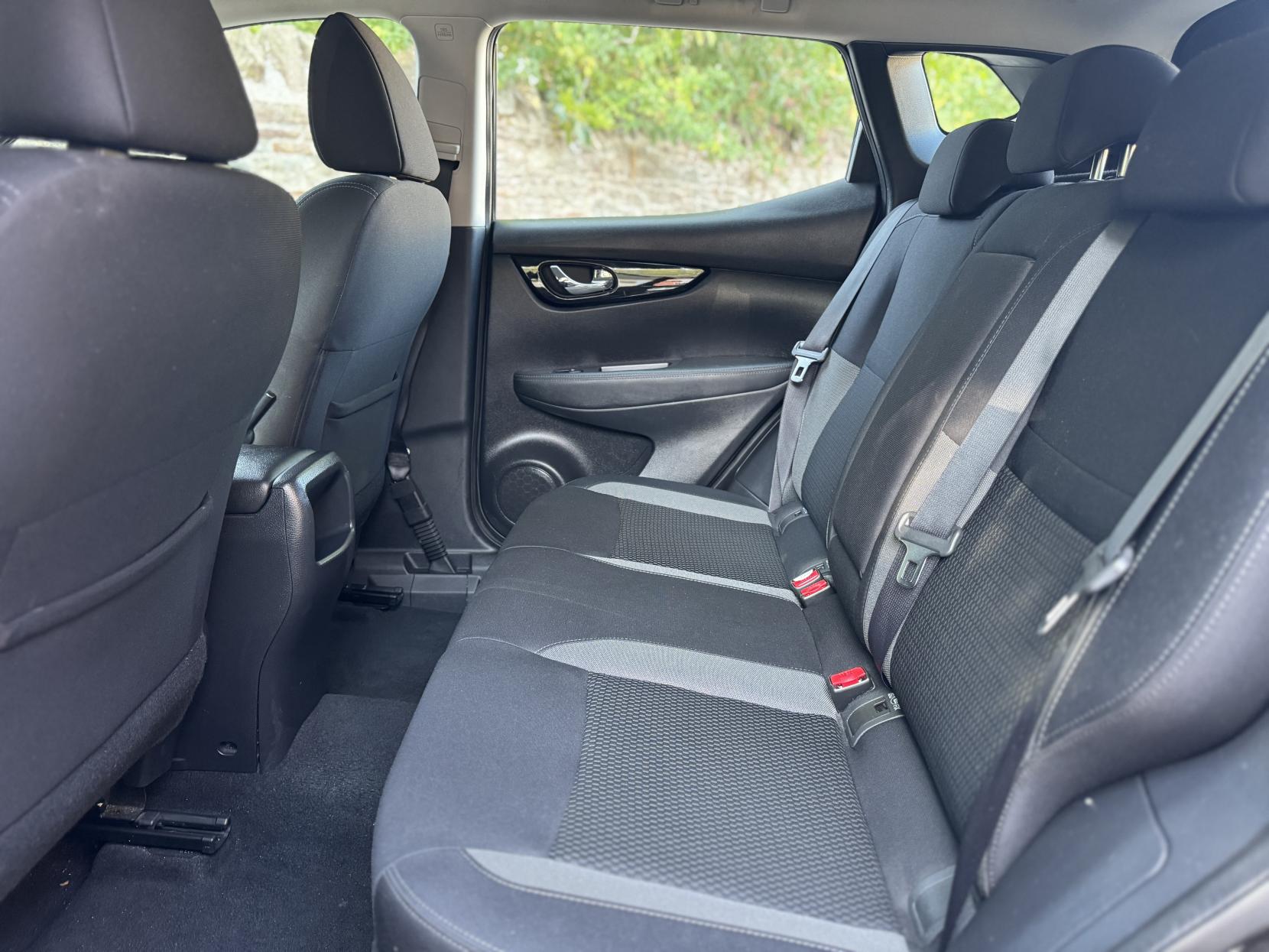 Nissan Qashqai 1.2 DIG-T N-Connecta SUV 5dr Petrol XTRON Euro 6 (s/s) (115 ps)