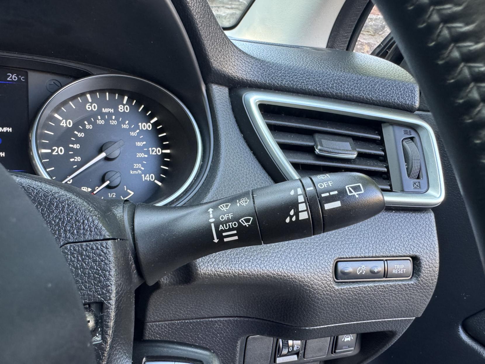 Nissan Qashqai 1.2 DIG-T N-Connecta SUV 5dr Petrol XTRON Euro 6 (s/s) (115 ps)
