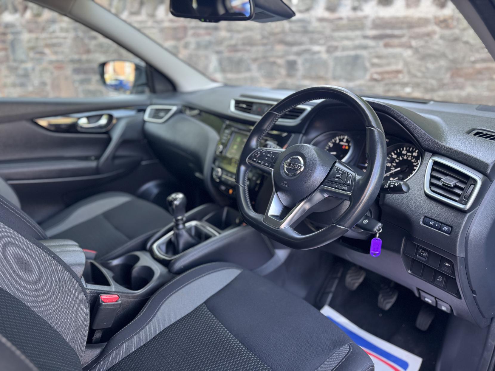Nissan Qashqai 1.2 DIG-T N-Connecta SUV 5dr Petrol XTRON Euro 6 (s/s) (115 ps)