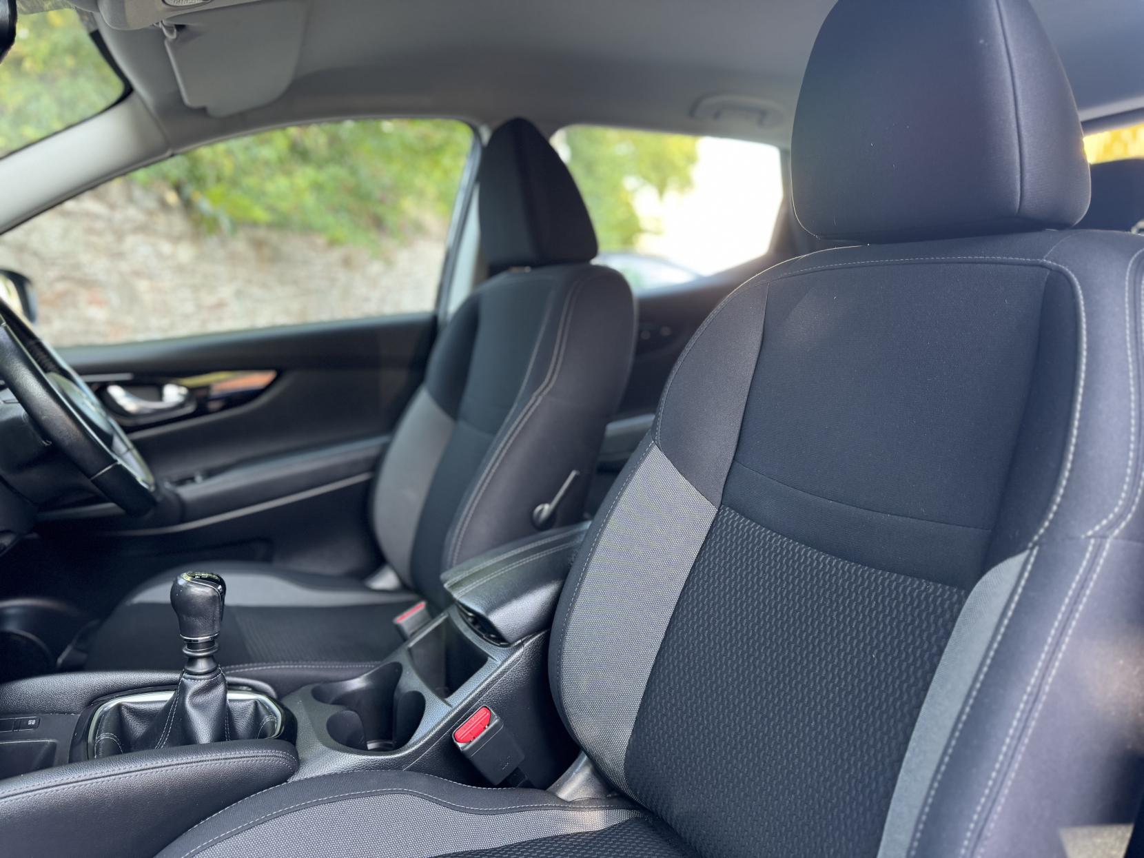 Nissan Qashqai 1.2 DIG-T N-Connecta SUV 5dr Petrol XTRON Euro 6 (s/s) (115 ps)